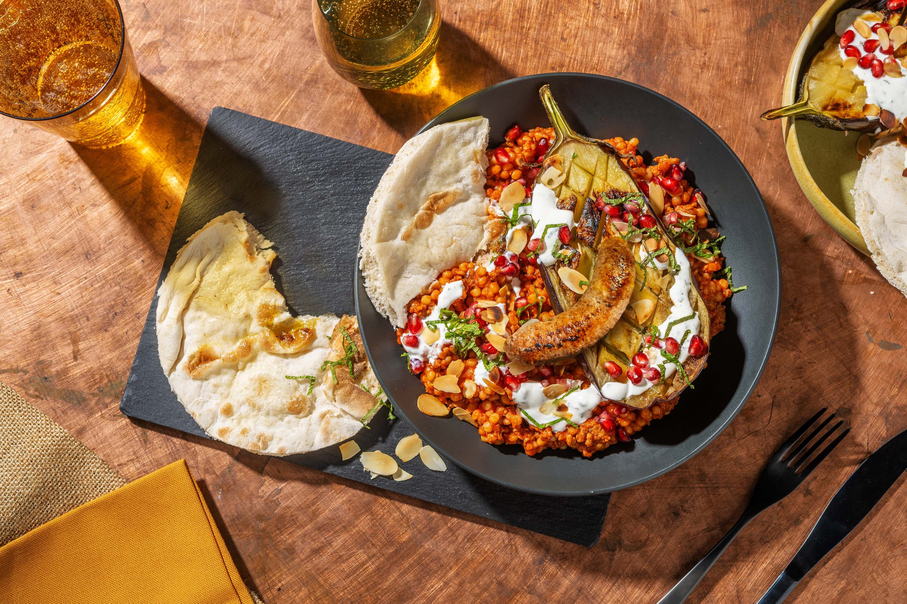 Aubergine à l'orientale avec bœuf haché et merguez de poulet