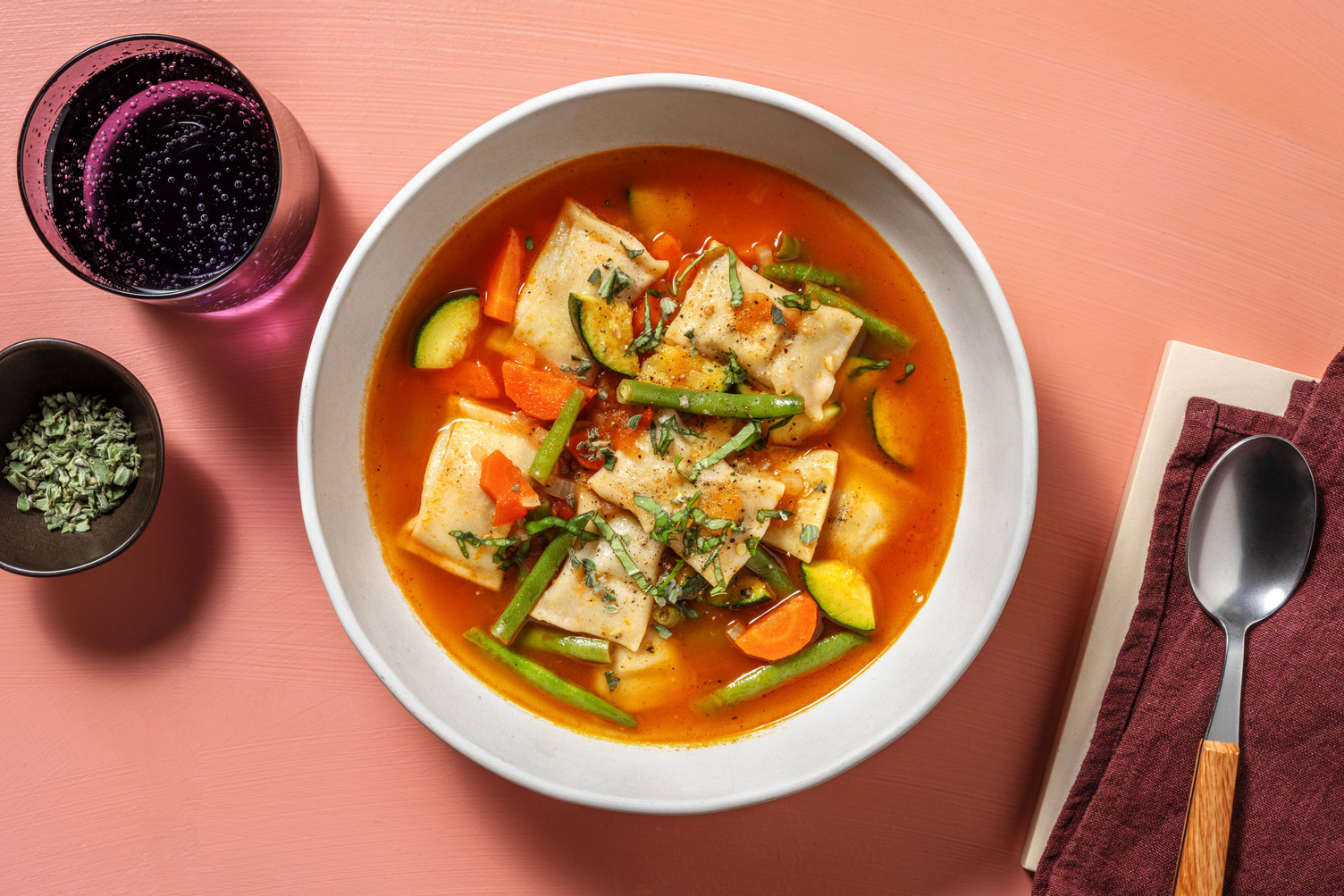Minestrone mit Maultaschen & extra Bio-Hähnchengeschnetzeltem