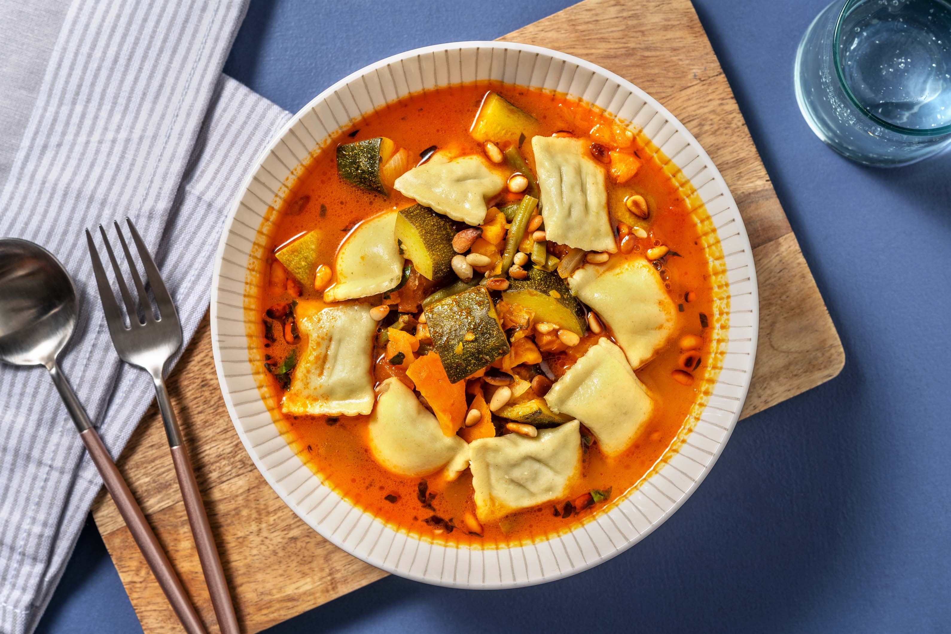 Minestrone mit veganen Maultaschen
