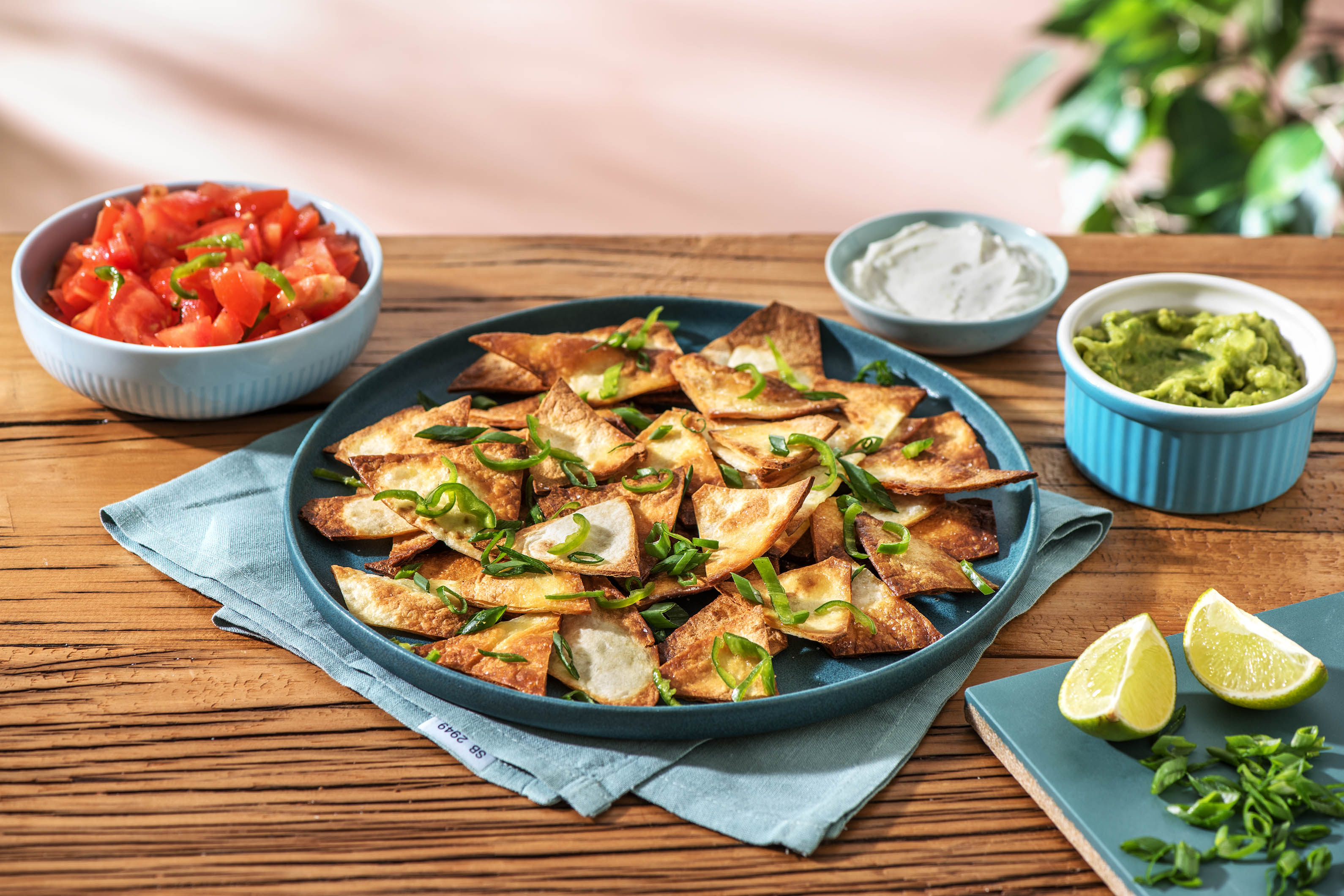 Nachos-Platte mit Guacamole