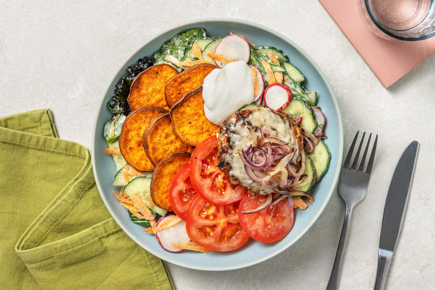 Naked Burger! mit Hackpatty, Käse & Zwiebeln