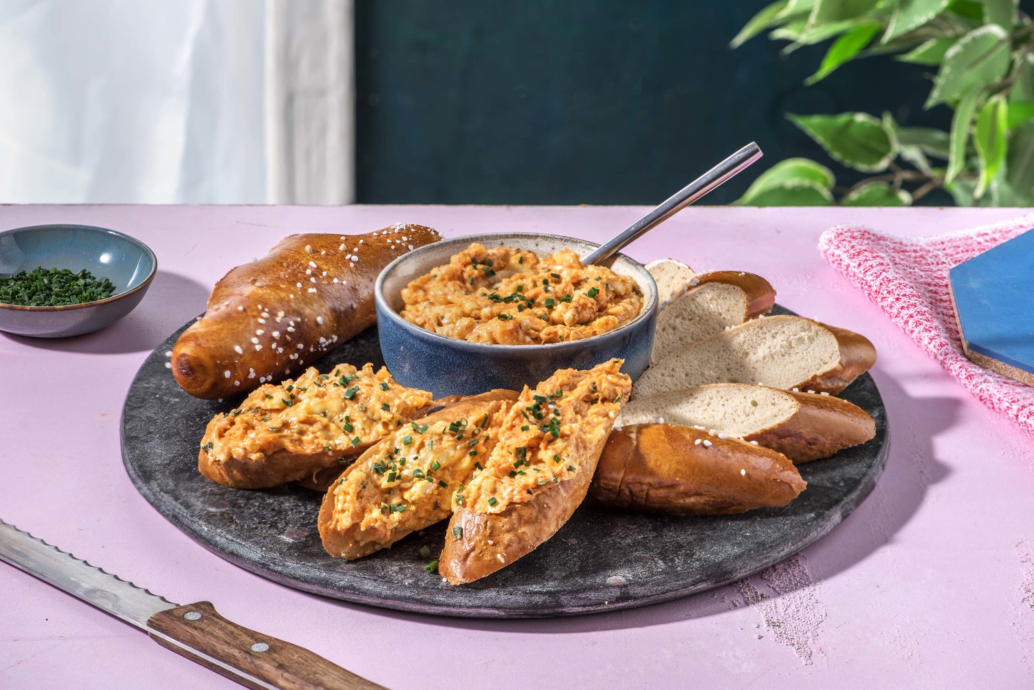 Obatzda mit Laugenbrötchen