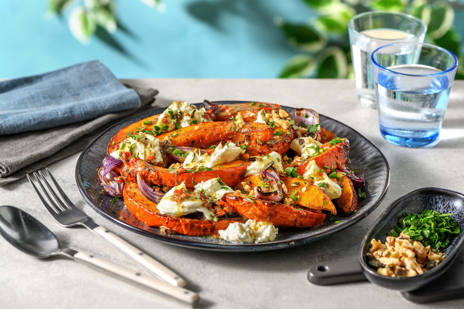 Pikanter Ofen-Kürbis mit Büffelmozzarella
