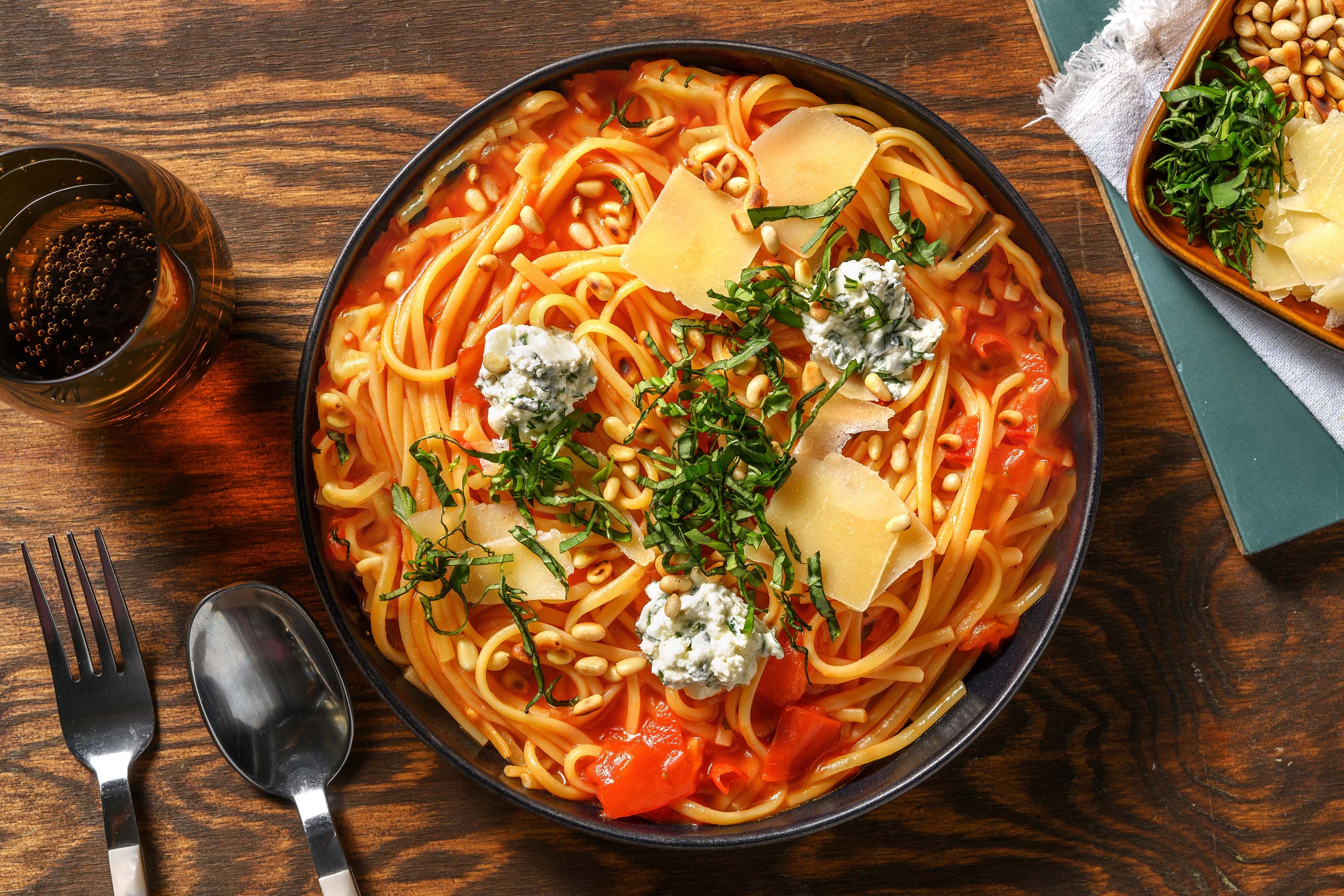 One-Pot-Spaghetti mit würziger Tomatensoße