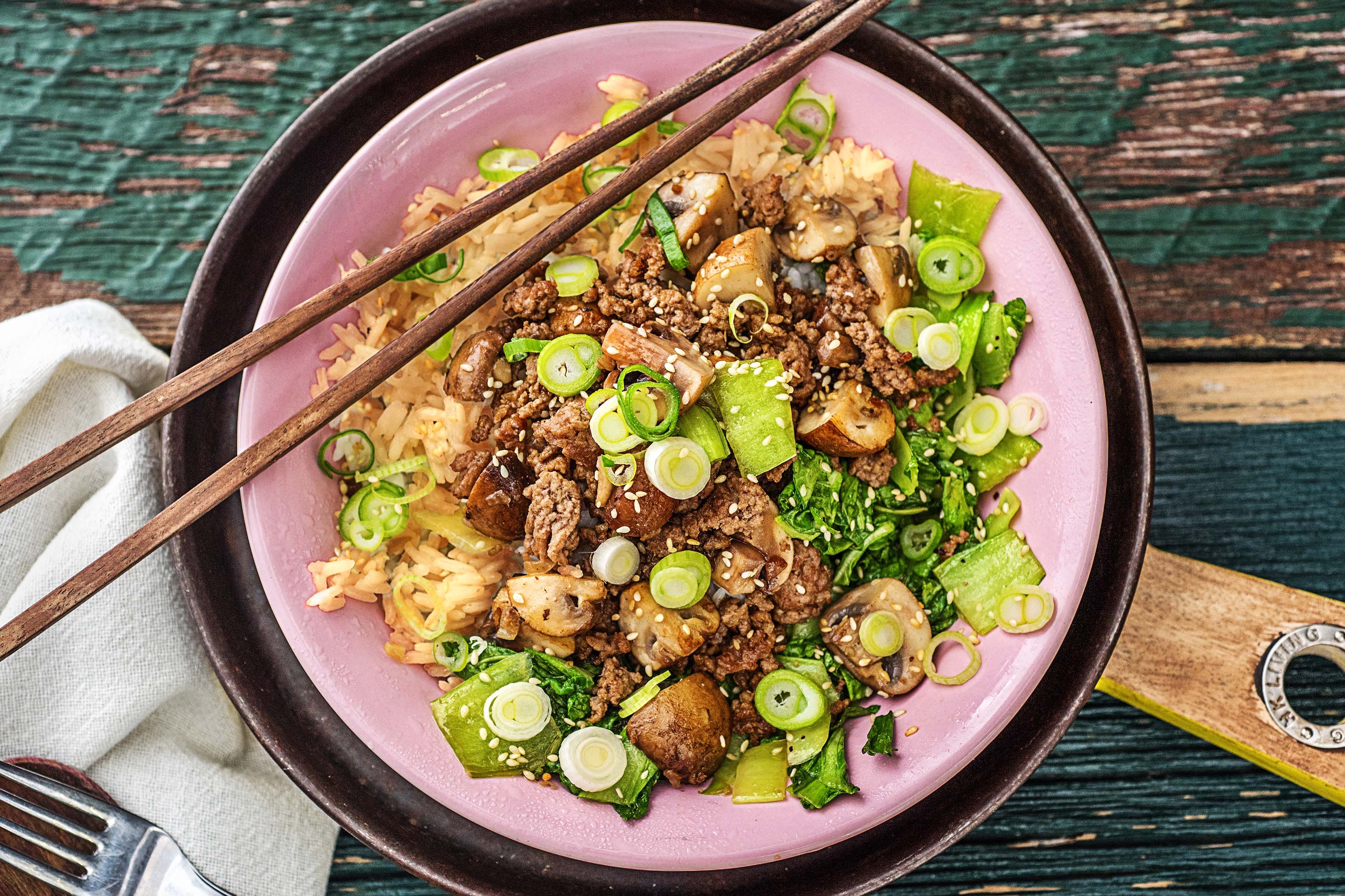 Steak haché à l’orientale et champignons blonds