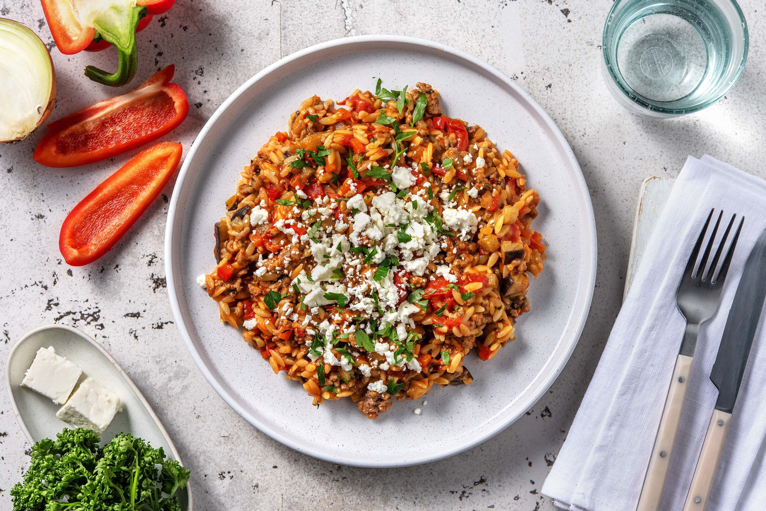 Mediterrane orzo met kipgehakt en aubergine
