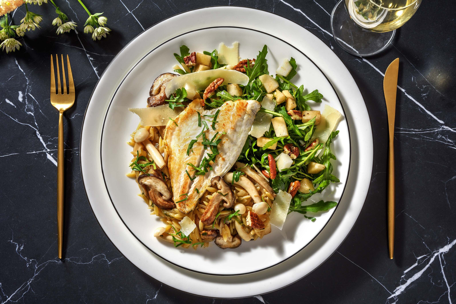 Orzo parfumé à la truffe, filet de dorade et champignons