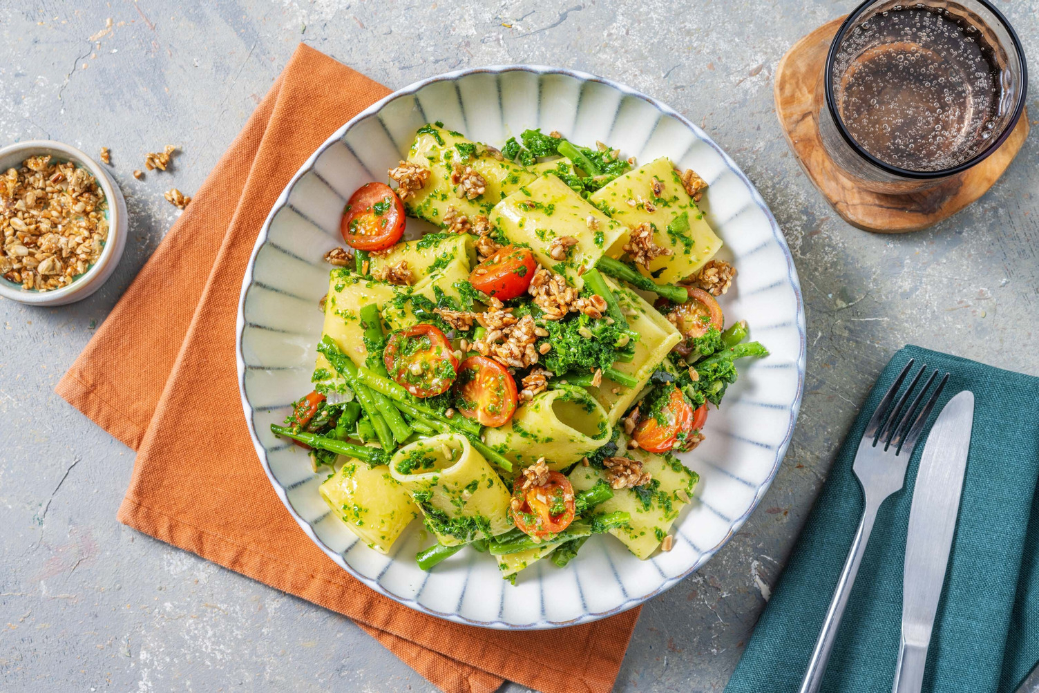 Paccheri mit geröstetem Federkohlpesto