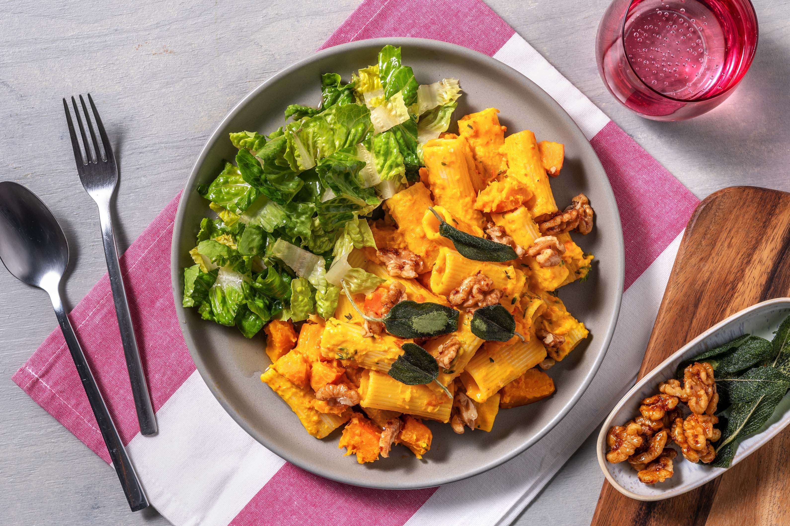 Paccheri Pasta mit Kürbissoße & Walnüssen