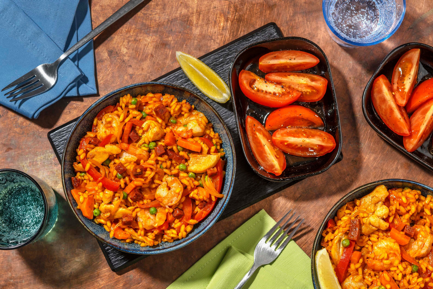 Klassieke paella met garnalen en kippendij