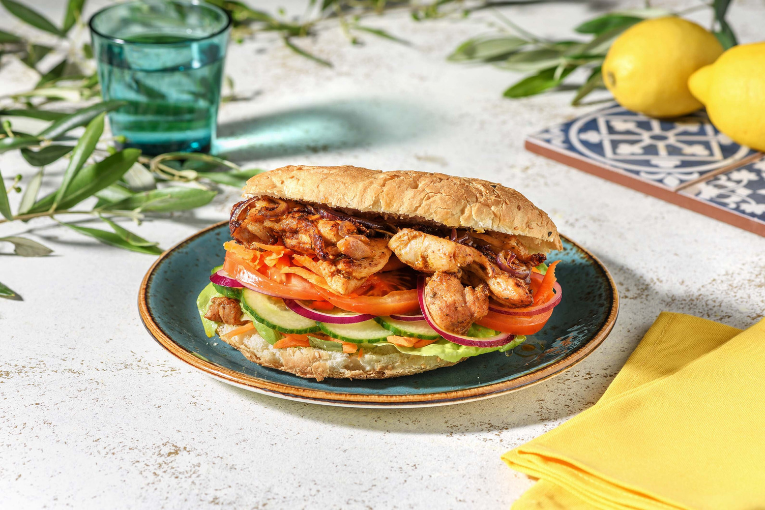 Turks broodje met kipgyros en aioli