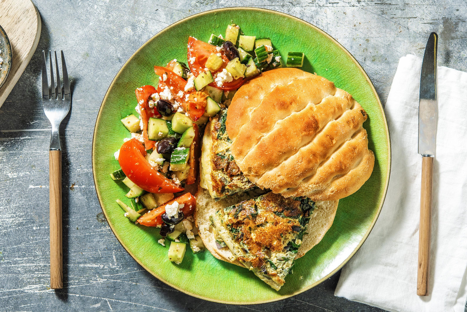 Turks broodje met spinazie-omelet