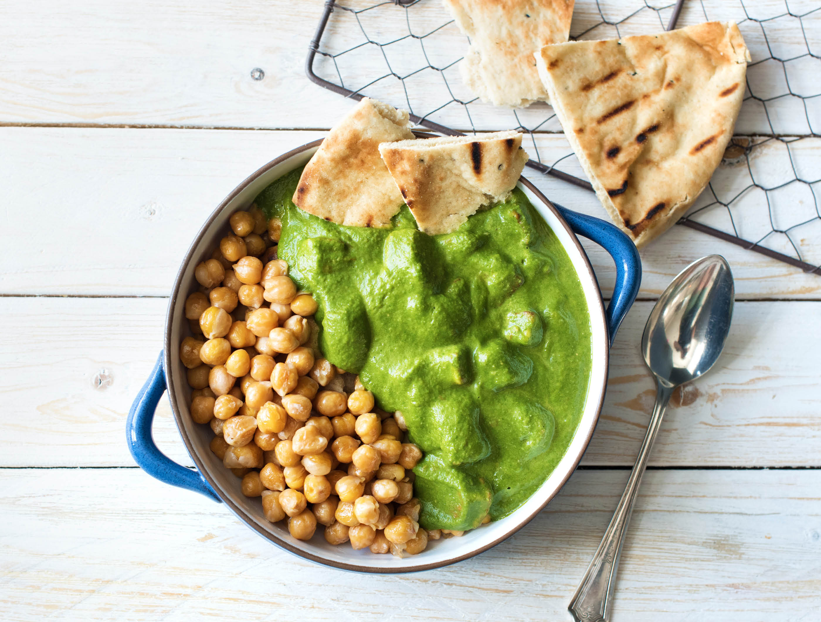 Palak Paneer aux pois chiches et pain naan