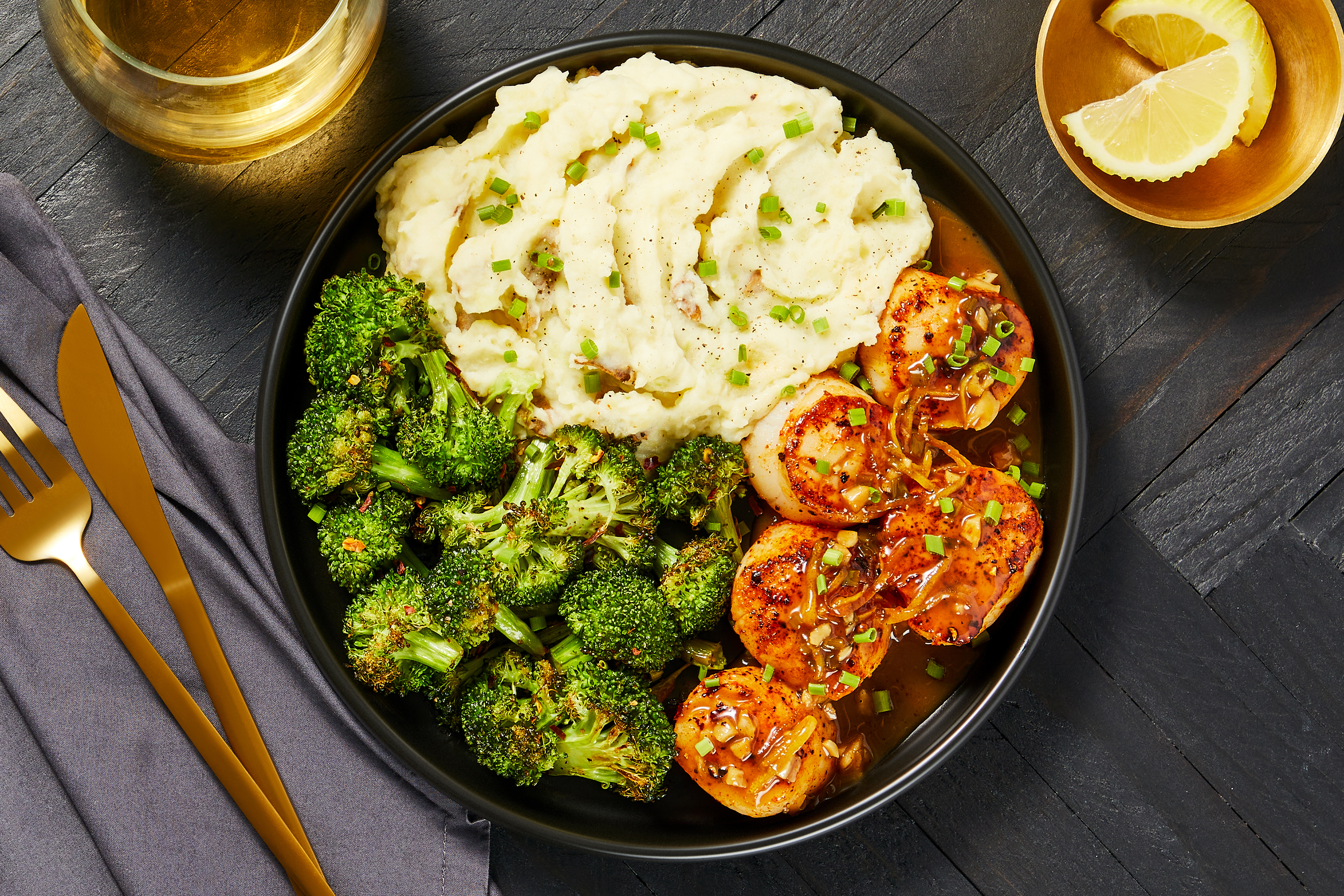 Pan-Seared Scallops & Lemon Butter Sauce