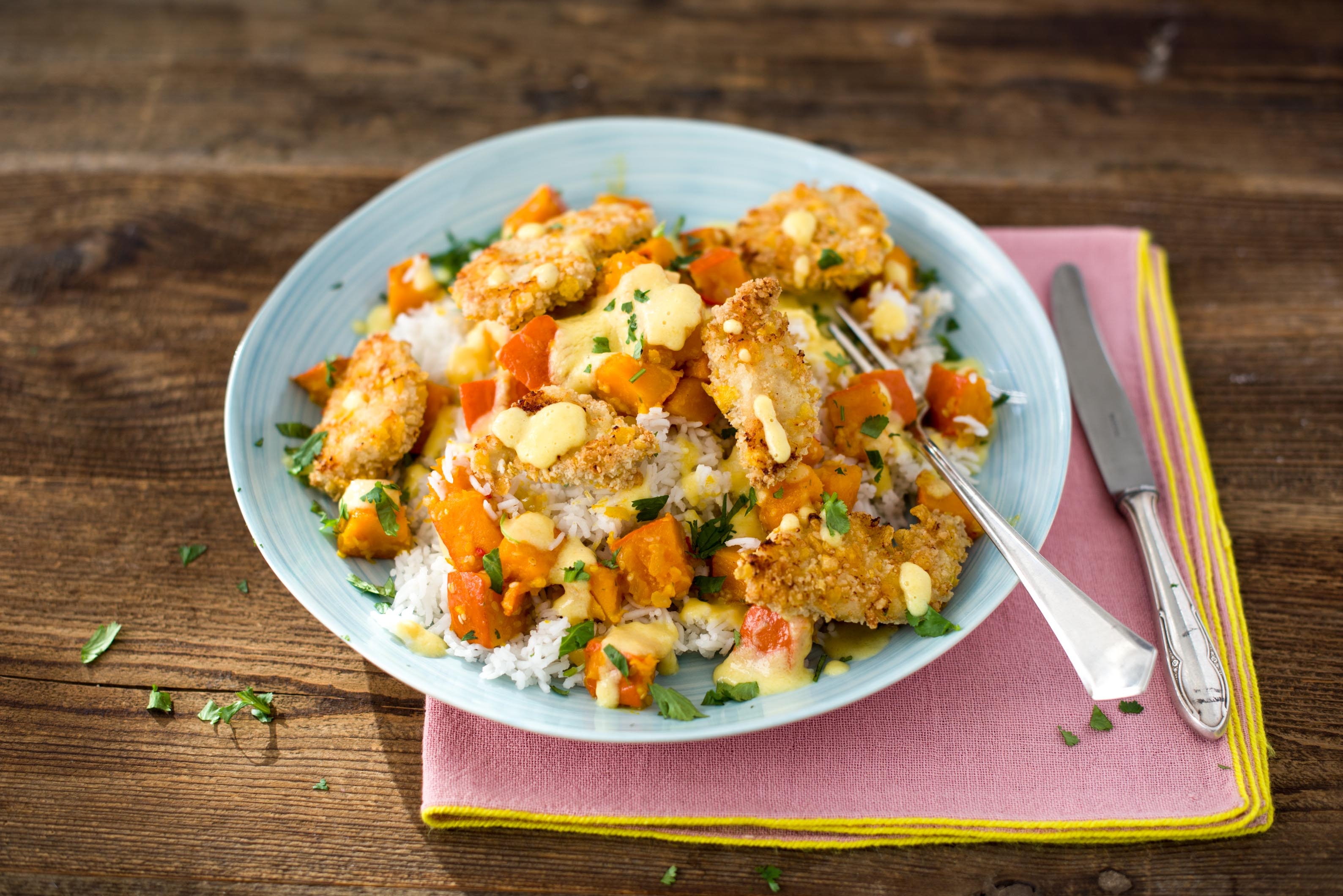 Panierte Trutenbrust mit Süsskartoffel-Sesam-Bratpfanne