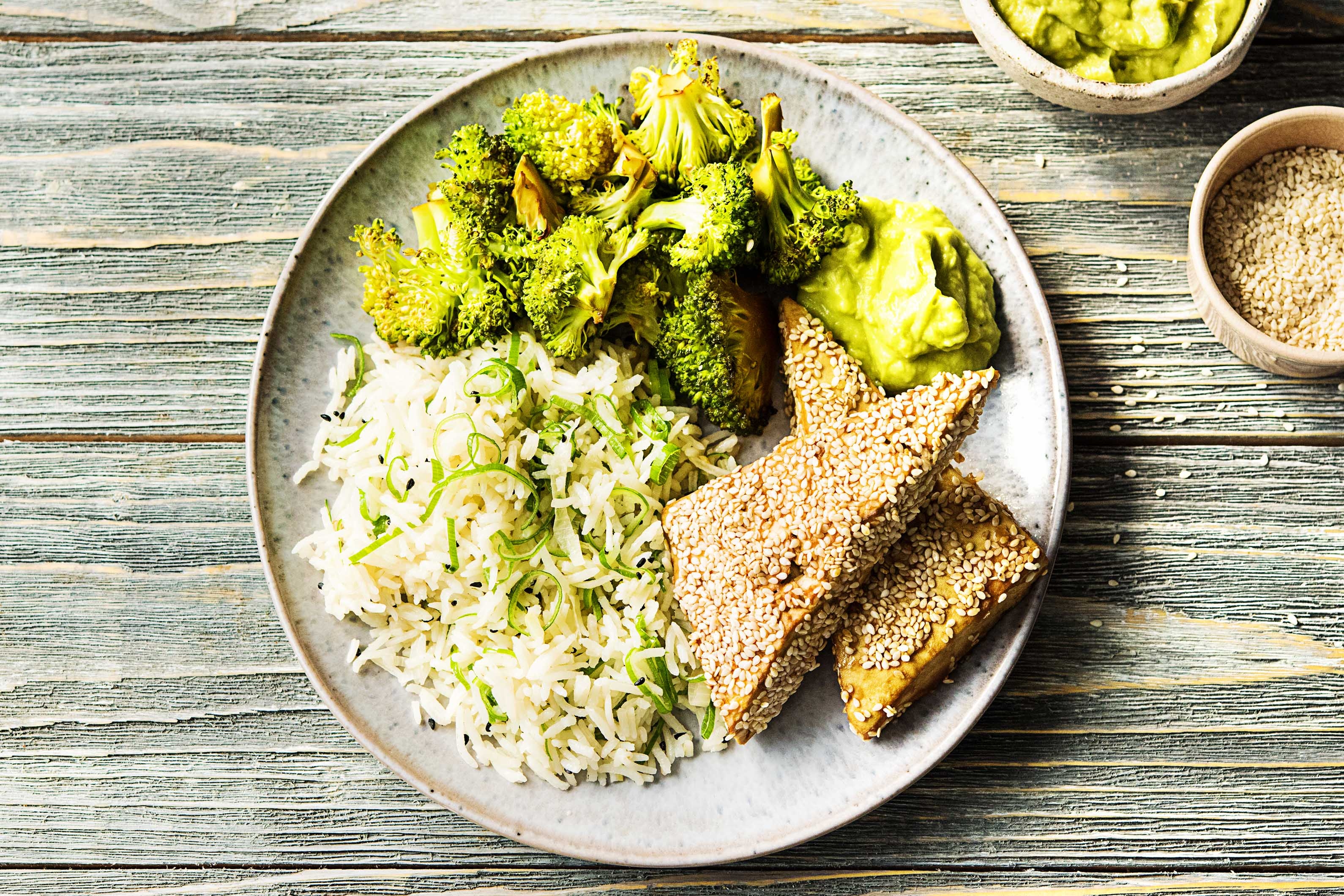 Würziger Tofu mit Sesamkruste,