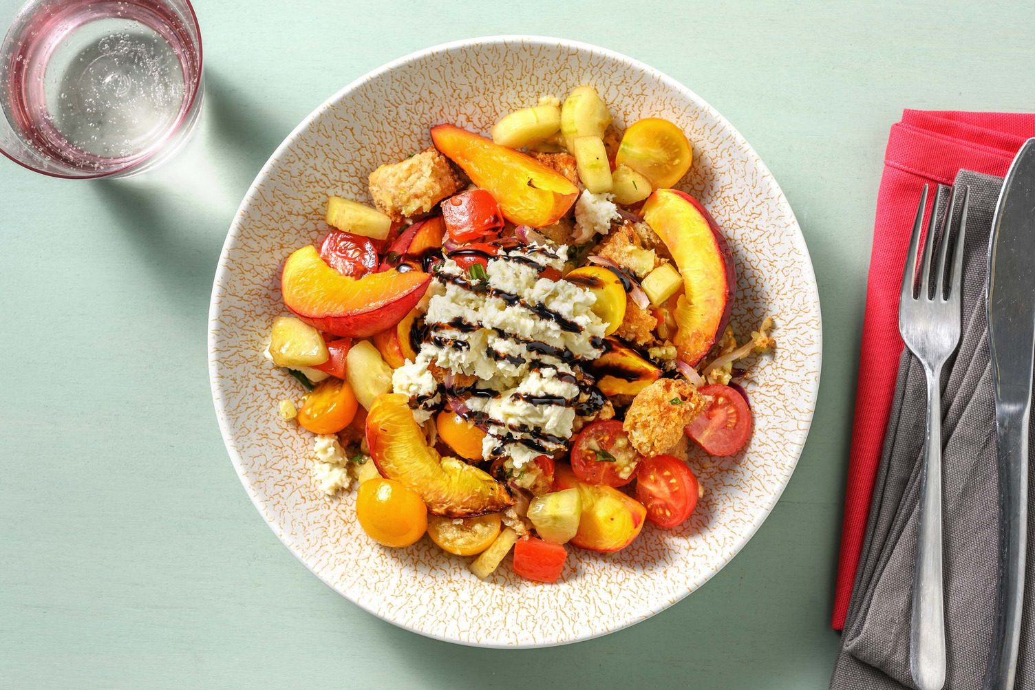 Panzanella! Brotsalat mit gebackener Nektarine