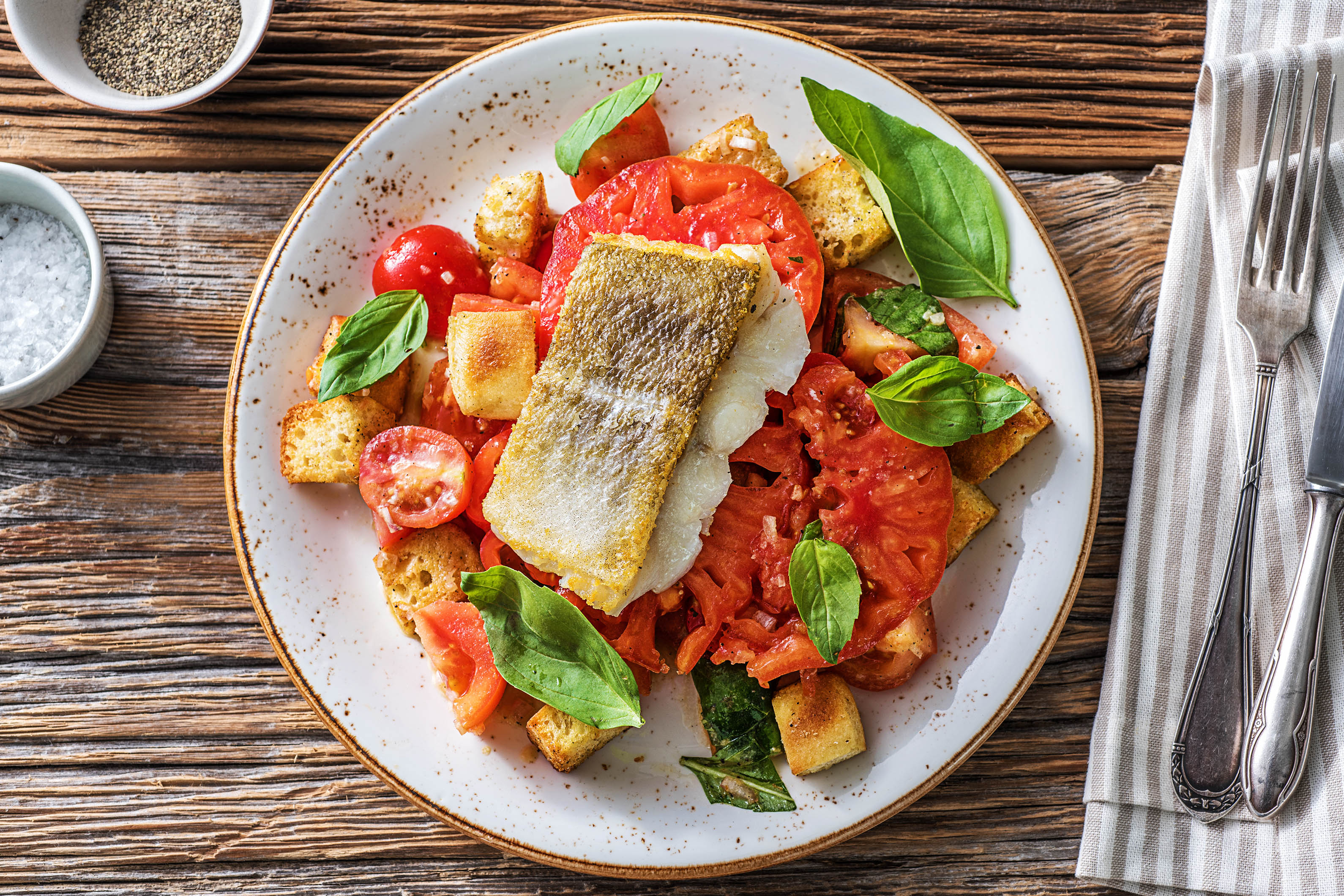 Panzanella met gebakken kabeljauw
