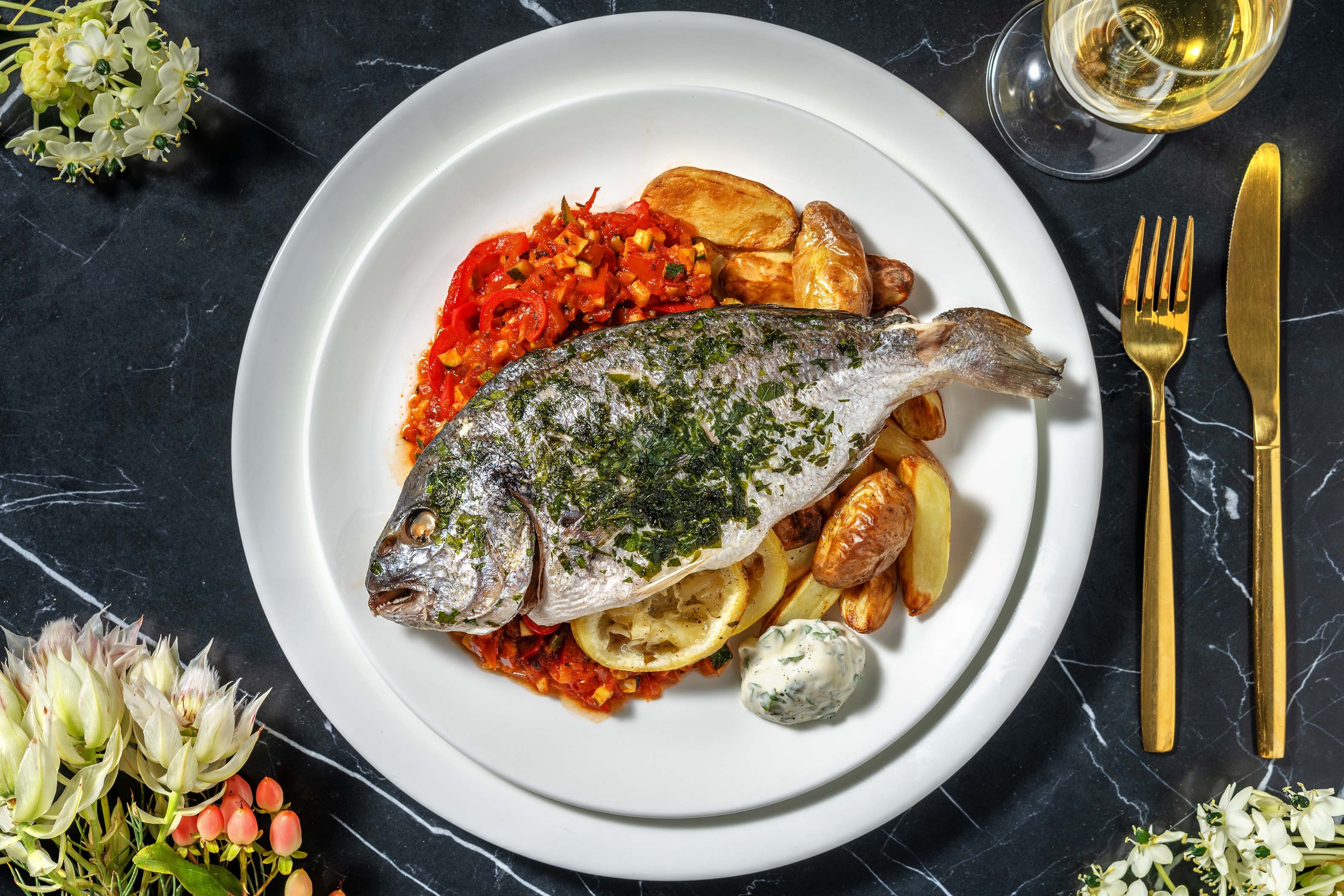 Papillot van hele dorade met ratatouille