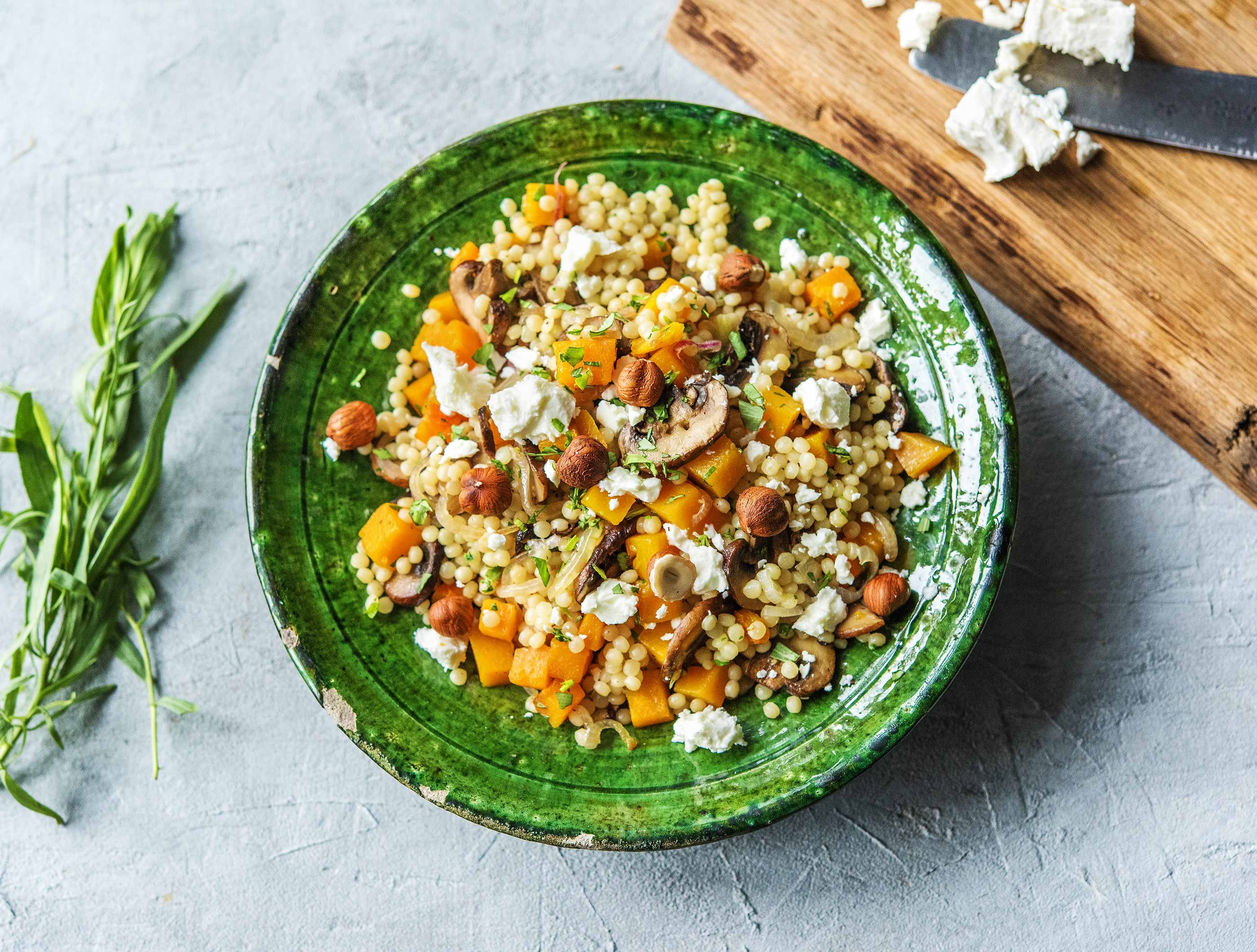 Parelcouscous met pompoen, kastanjechampignons en feta
