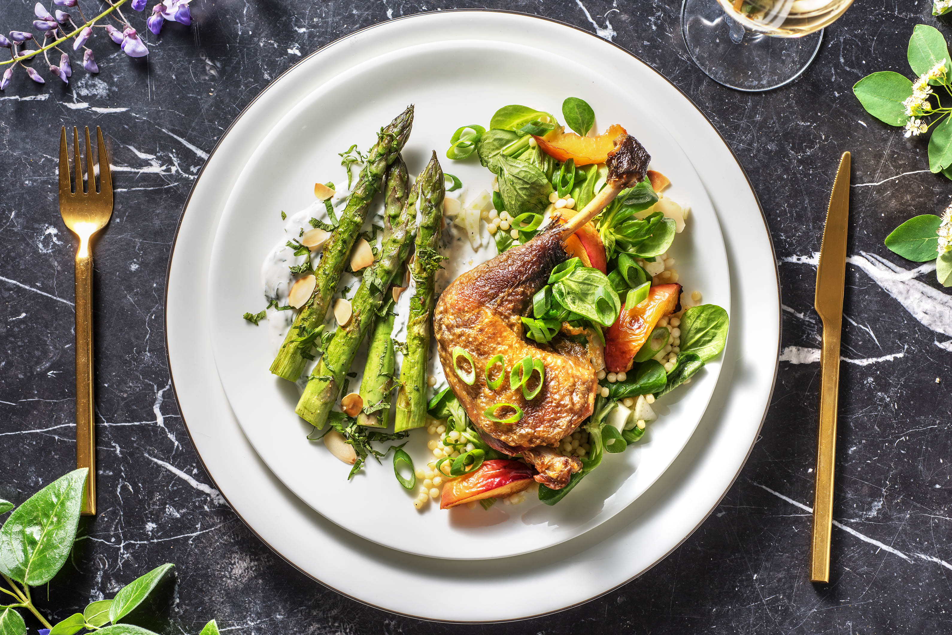 Parelhoen met gegrilde aspergetips