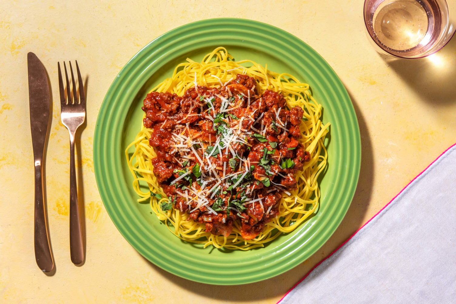 Bolognese mit Pilzen und frischen Linguine