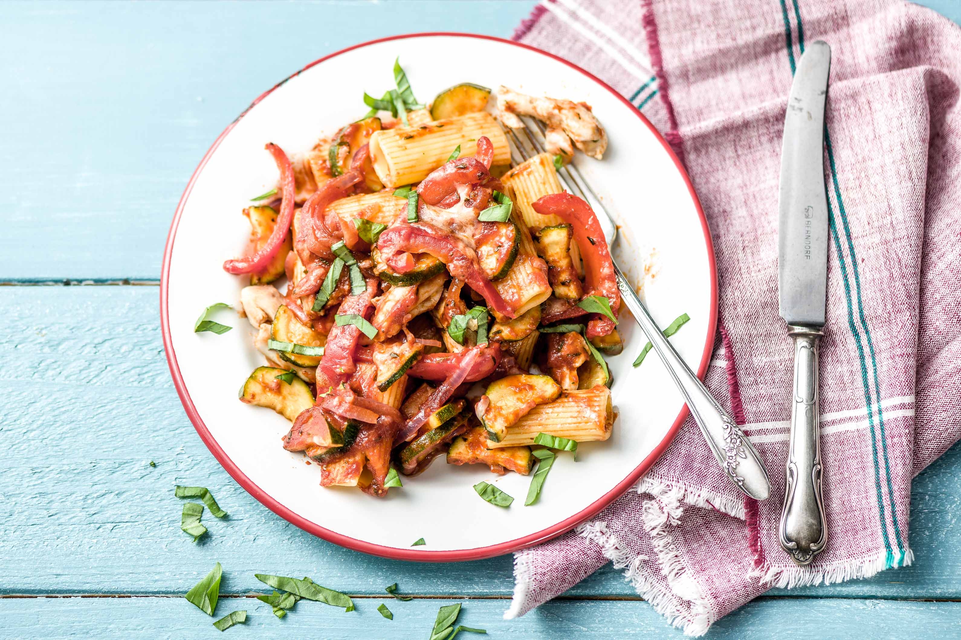 Pasta Provençal mit saftiger Pouletbrust und gebackenem Gemüse