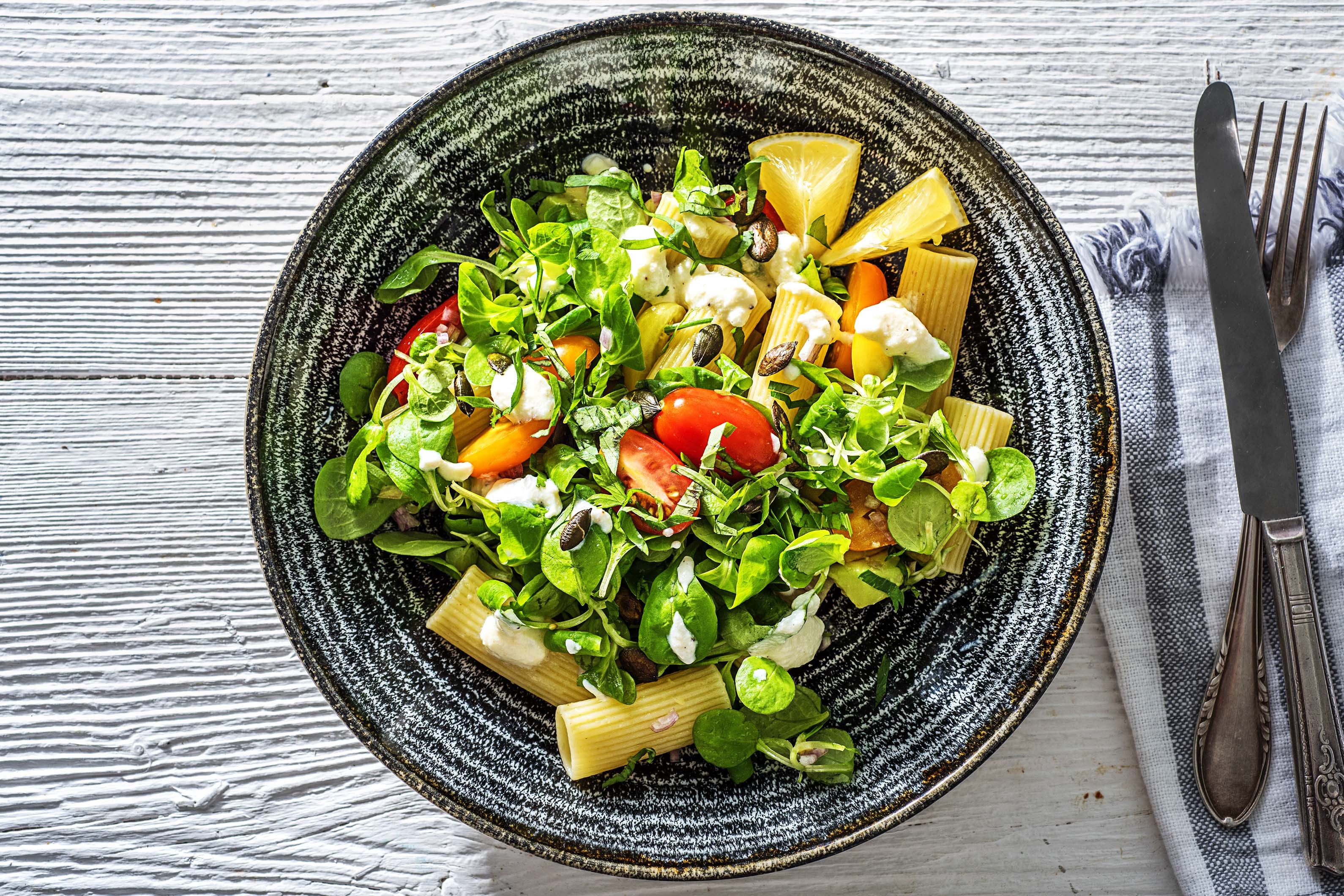 Pastasalade met avocado en ricotta