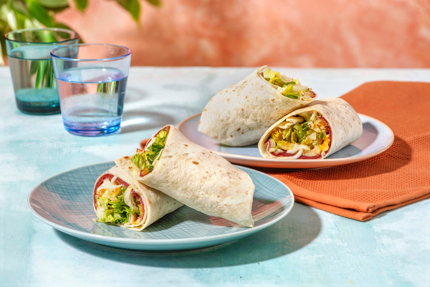 Pastrami-Wrap mit Käse & Salat