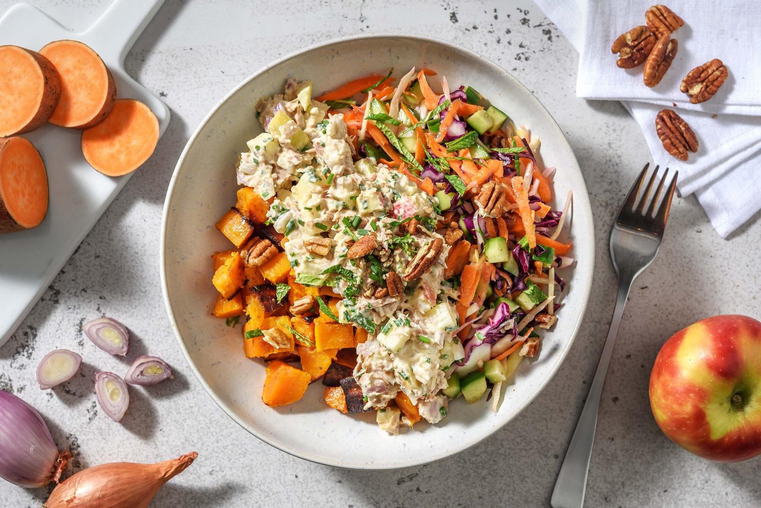 Gepofte zoete aardappel met frisse tonijnsalade