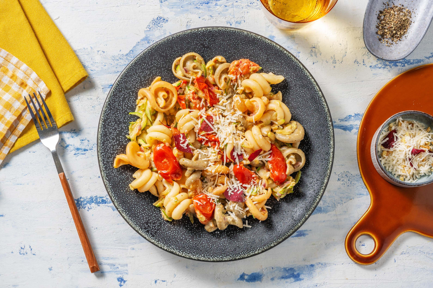 Pâtes à la courgette en sauce crémeuse au fromage aux fines herbes
