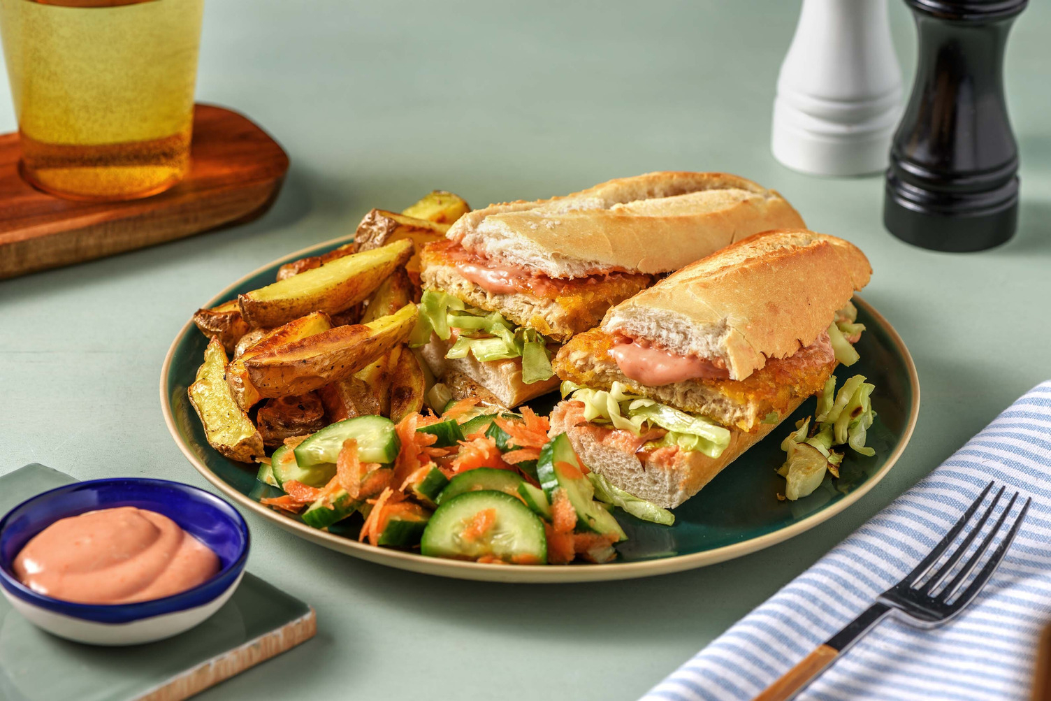 Petit pain à l'escalope végétarienne et mayonnaise au kimchi