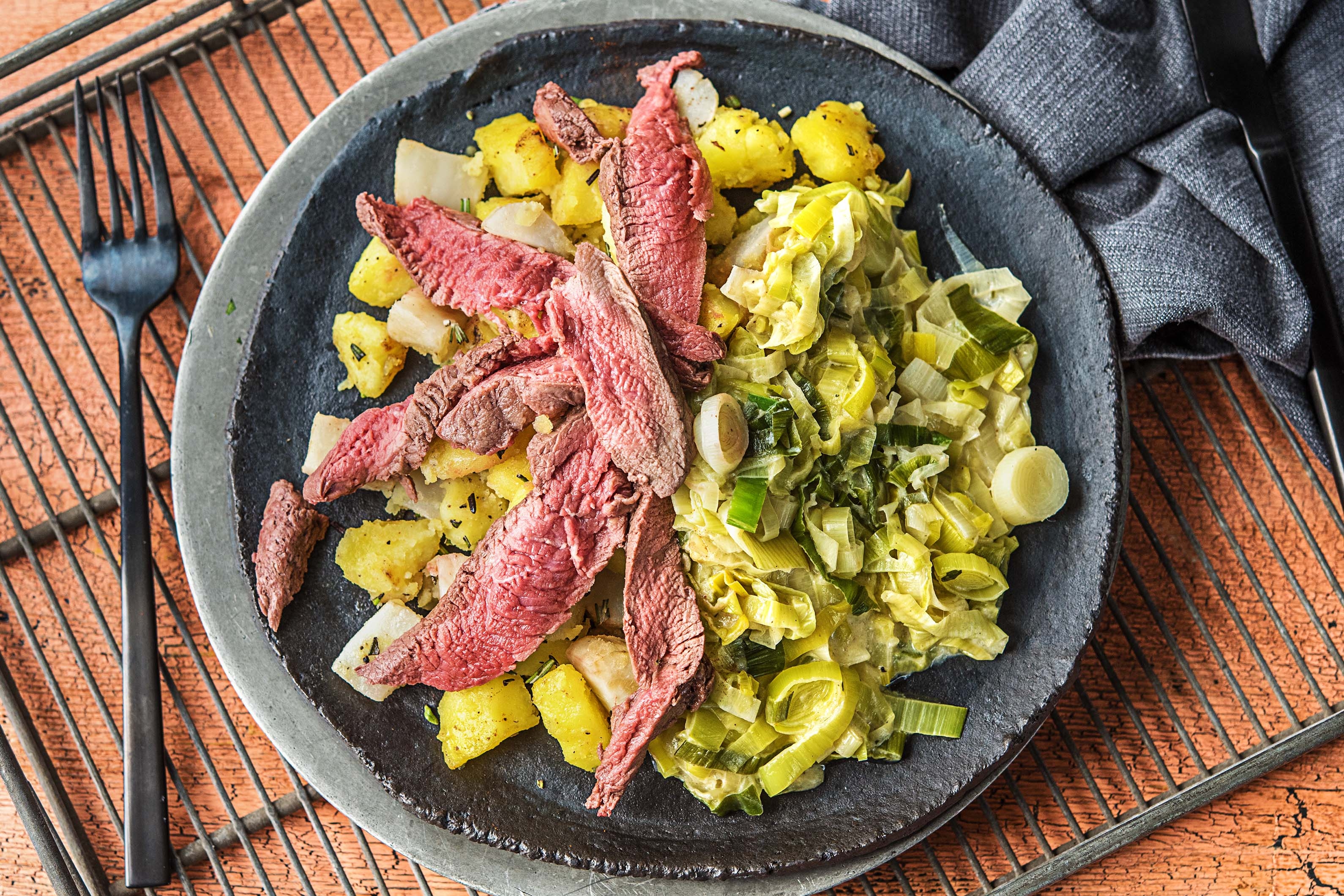 Pfeffersteakstreifen mit Topinamburwürfeln