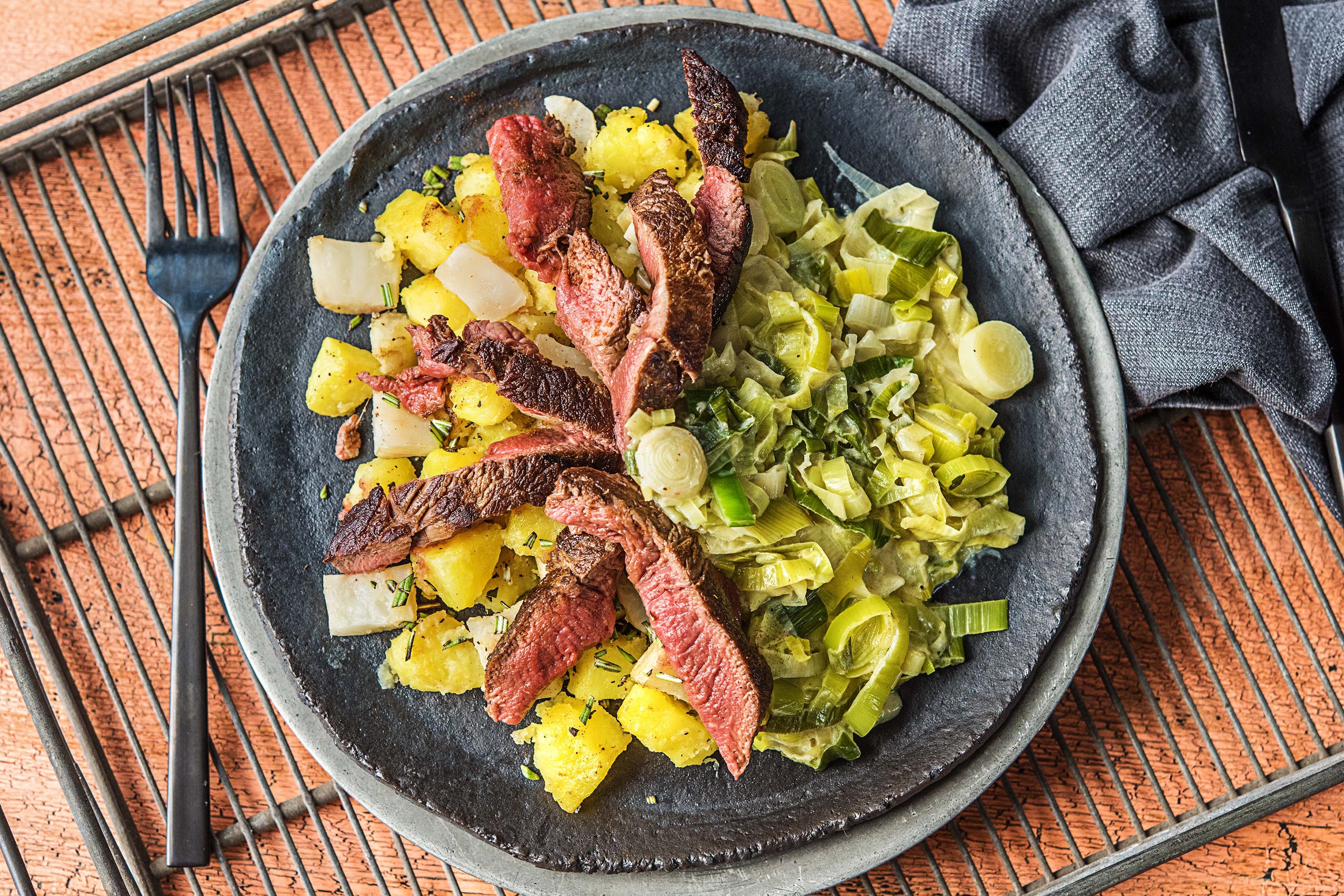 Pfeffersteakstreifen mit Topinamburwürfeln