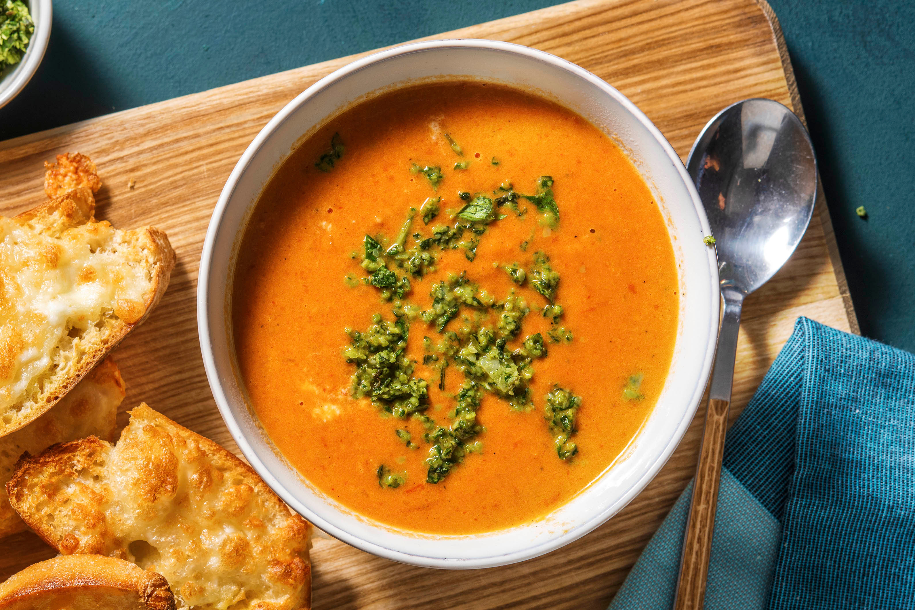 Pikante Tomaten-Paprika-Suppe