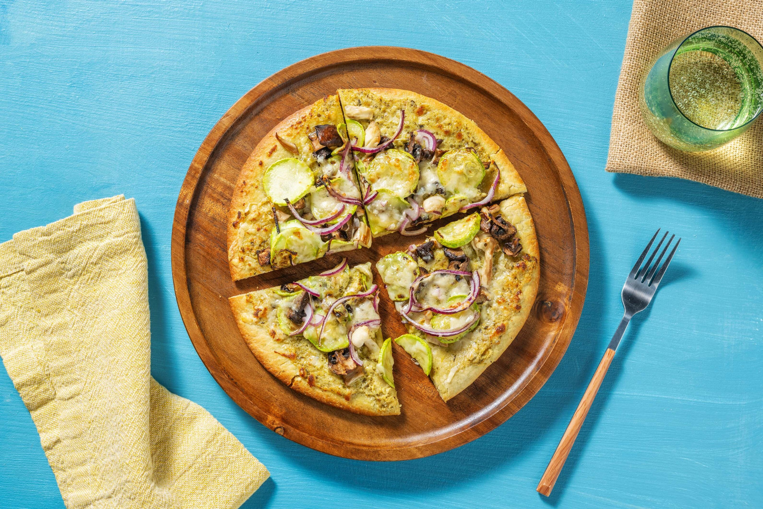 Pizza bianco met courgettebodem