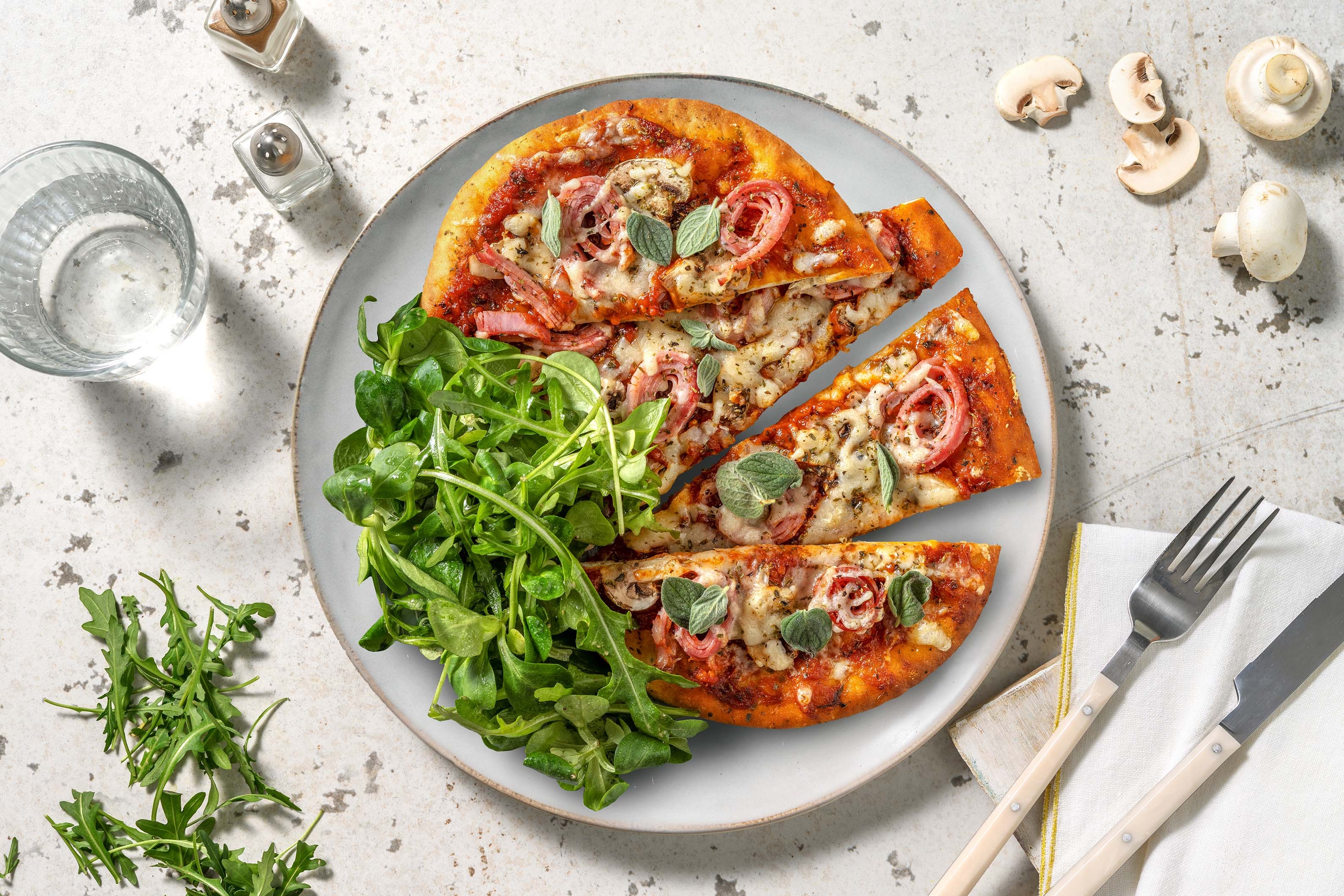 Pizza regina sur pain naan