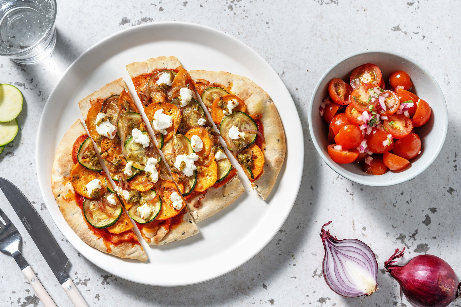 Naanpizza met geitenkaas en groenten