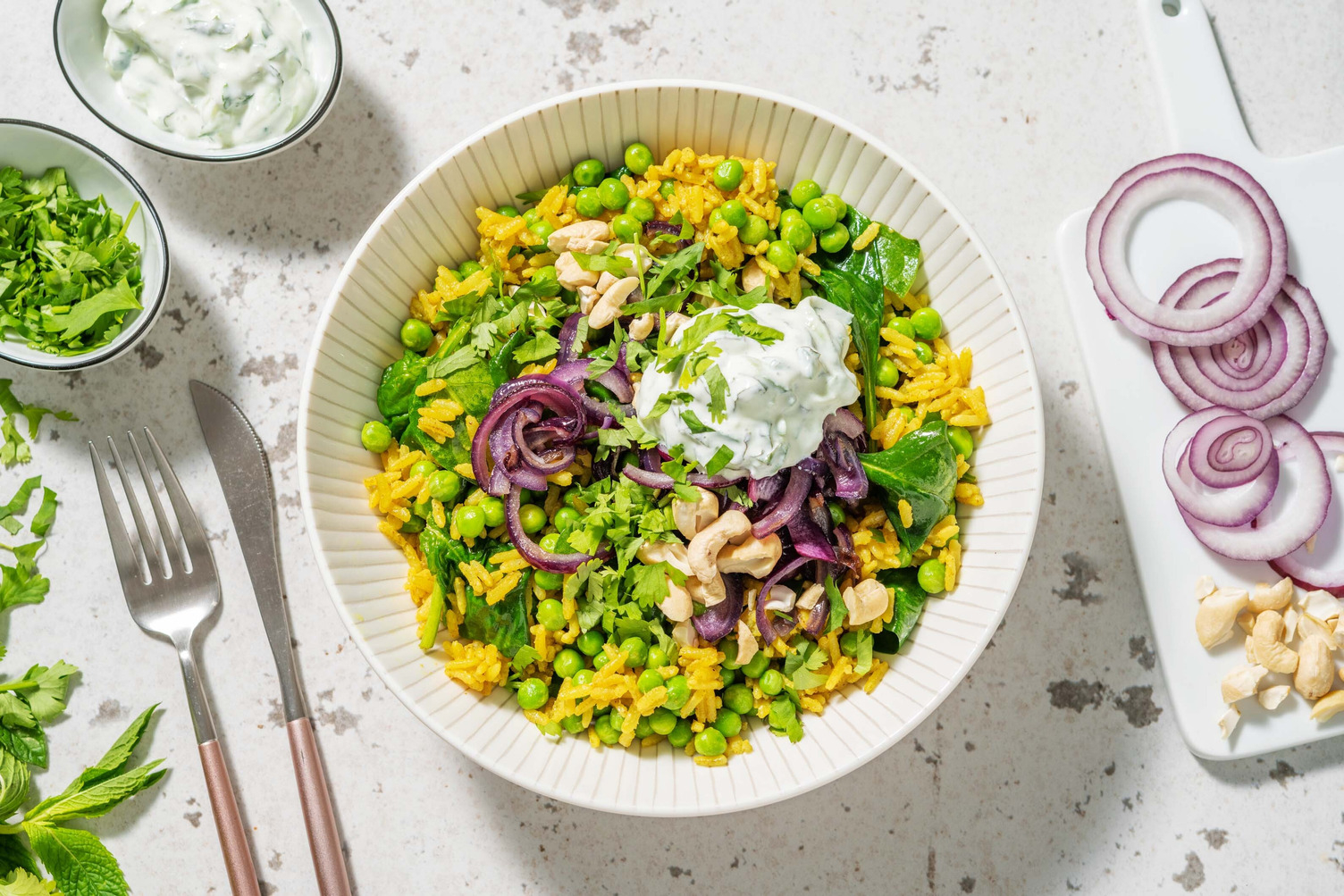 Plat de riz végétarien épicé