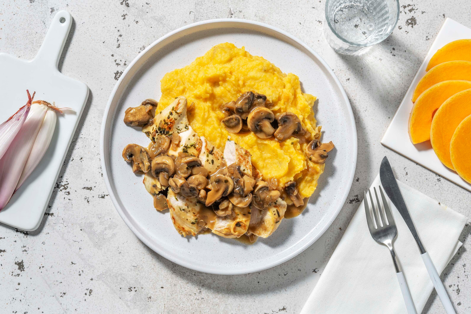 Kipfilet met Mediterrane kruiden in paddenstoelenjus