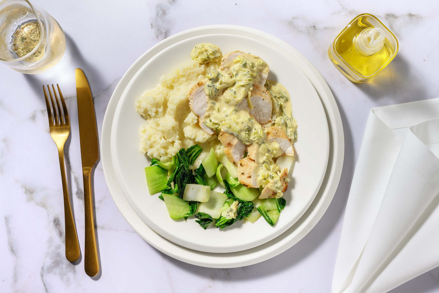 Poulet et sauce crémeuse à la sauge