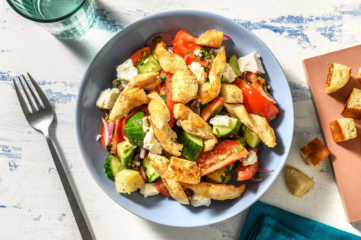 Pouletbrust auf griechischem Salat