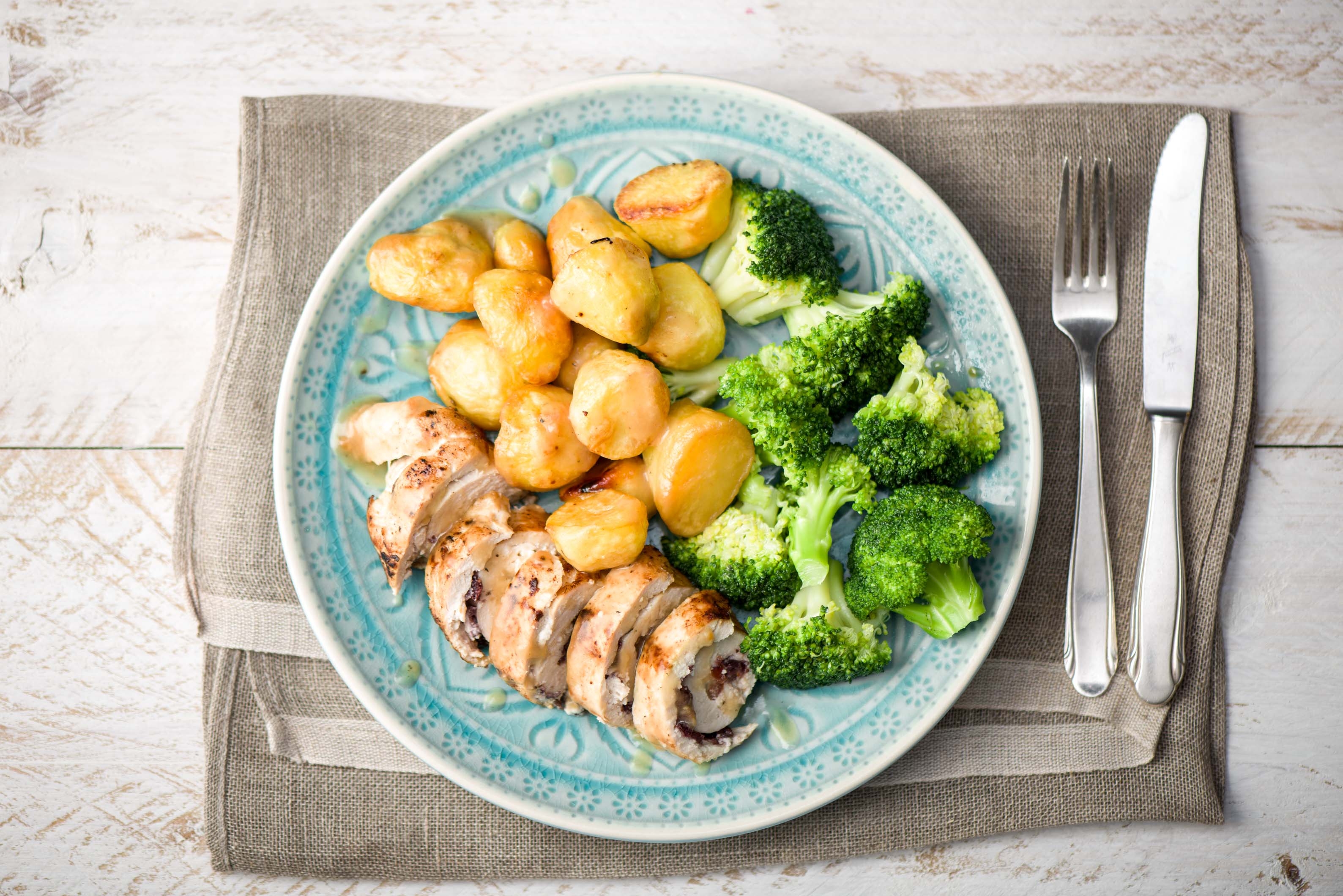 Pouletroulade mit Cranberry-Frischkäse-Füllung