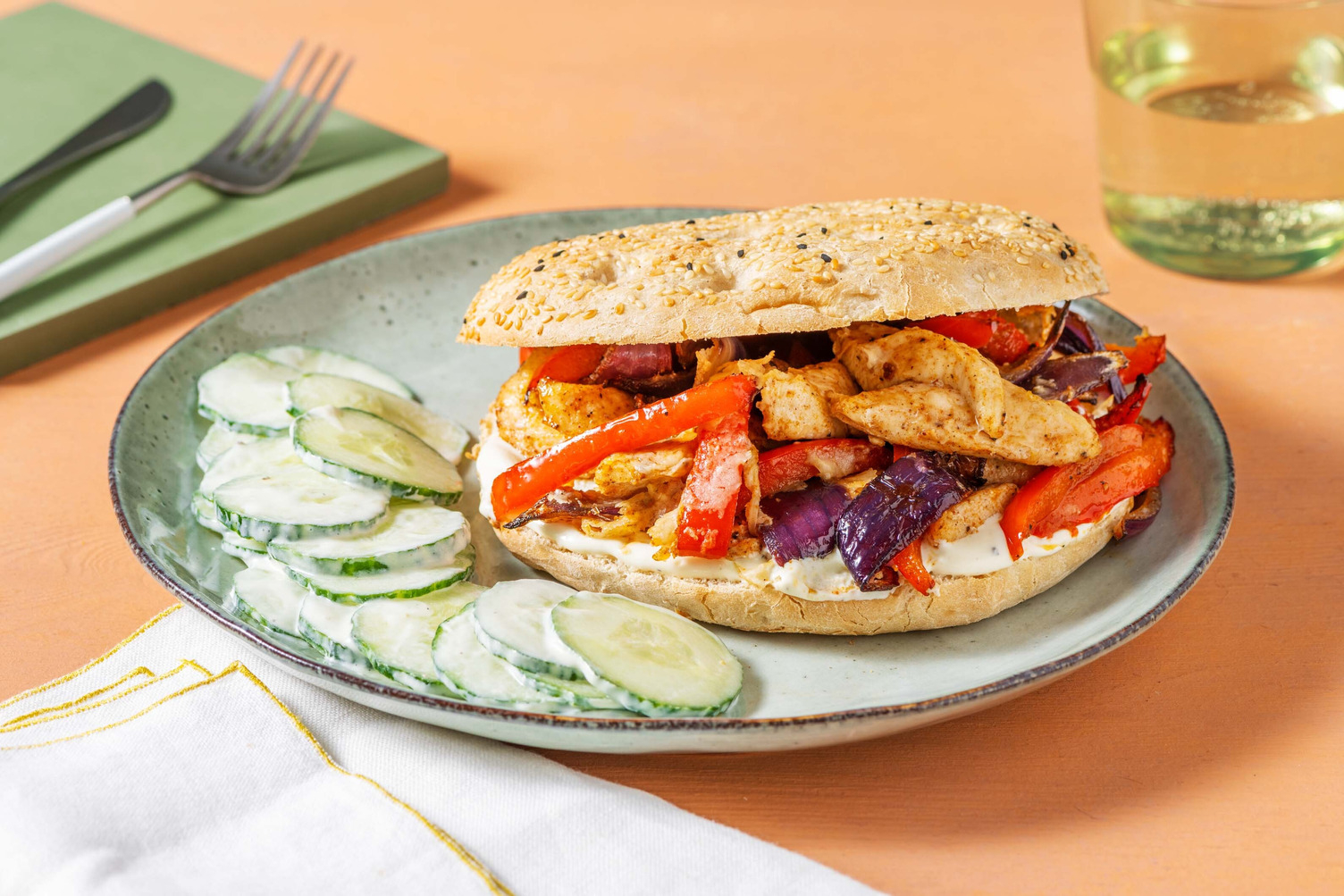 Pouletbrust & Ofengemüse im Fladenbrot