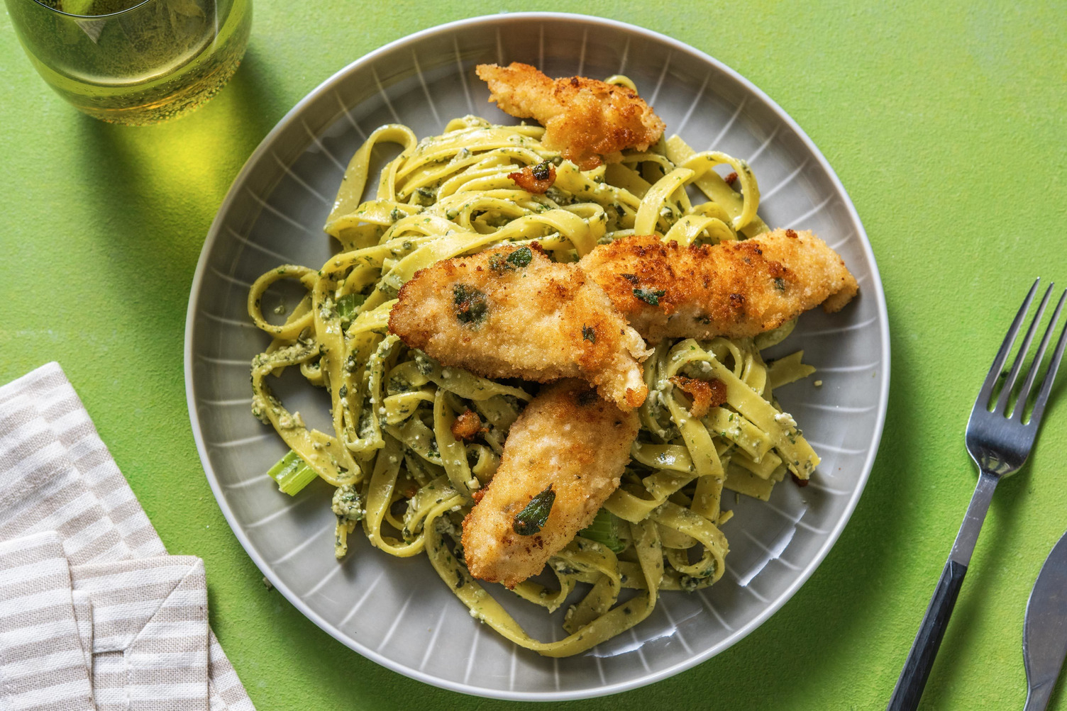 Pouletfilets in knuspriger Kräuterpanade