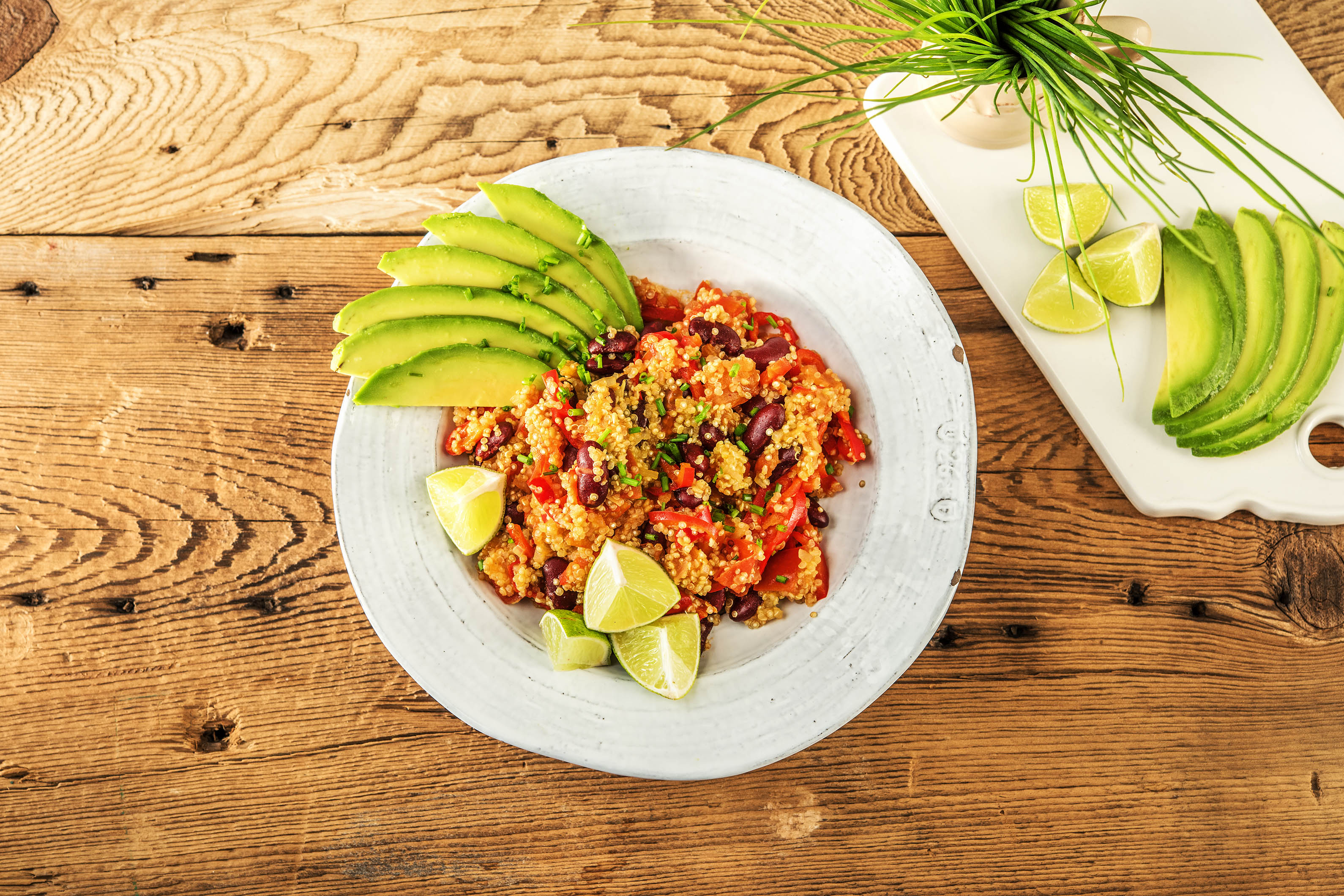 Quinoa-Chili mit Avocadostreifen
