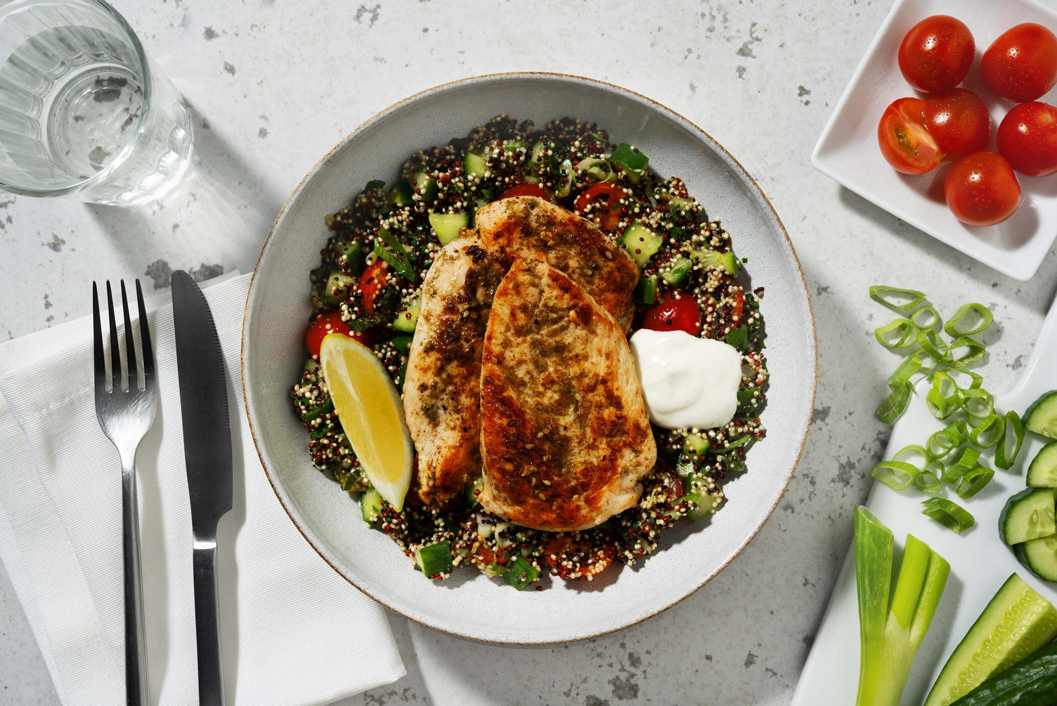 Quinoa-Tabouleh mit Zatar-Hähnchen
