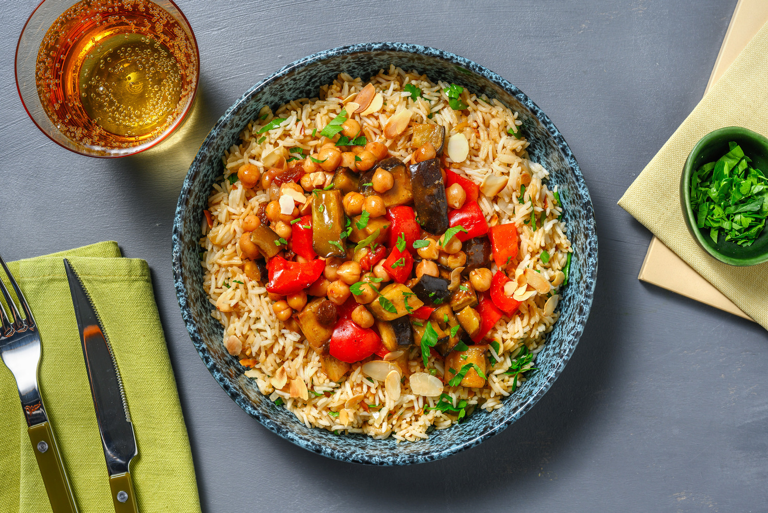 Ragoût au poulet, aux pois chiches et à l’aubergine façon marocaine
