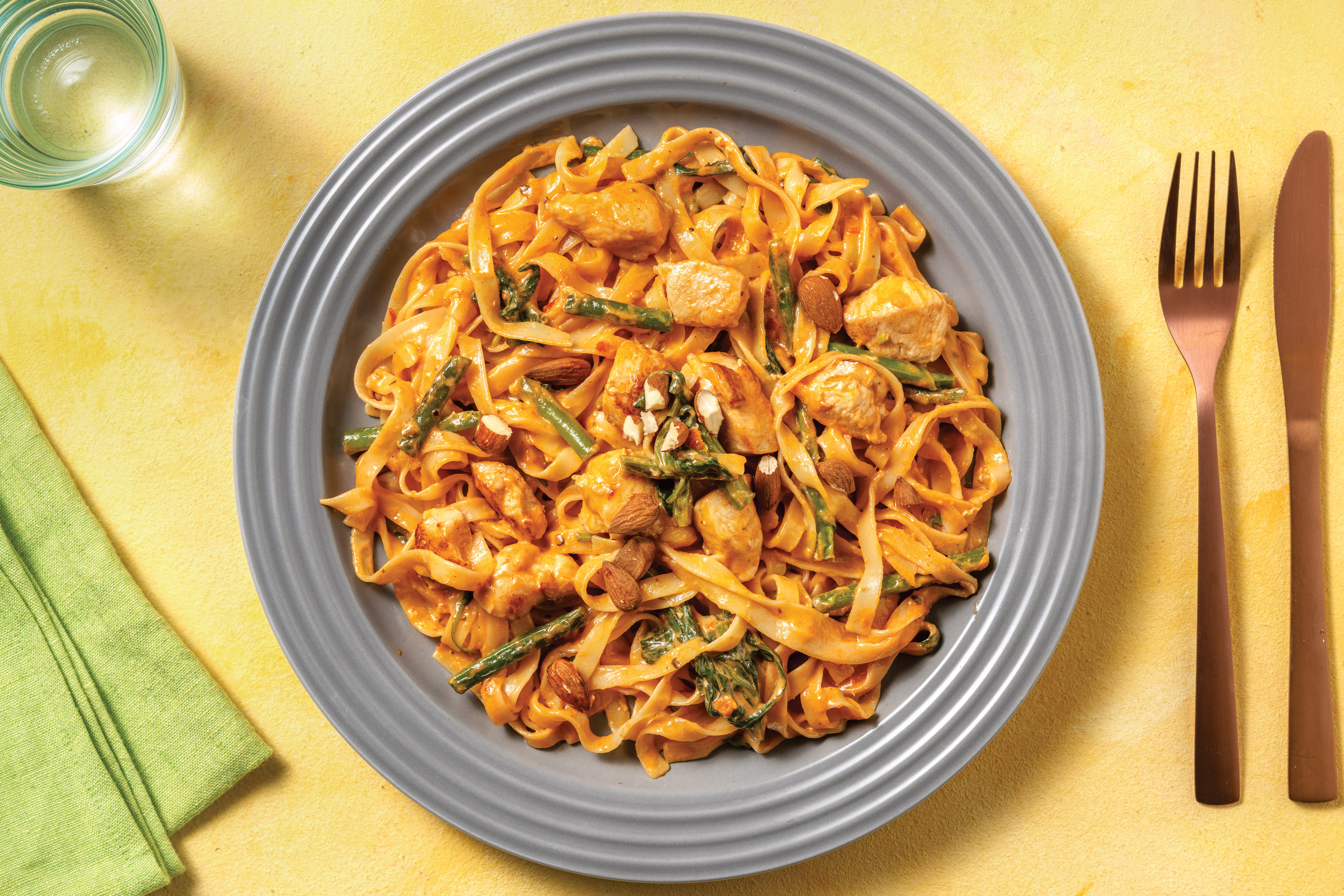 Red Pesto Chicken Alfredo & Fettuccine with Green Beans