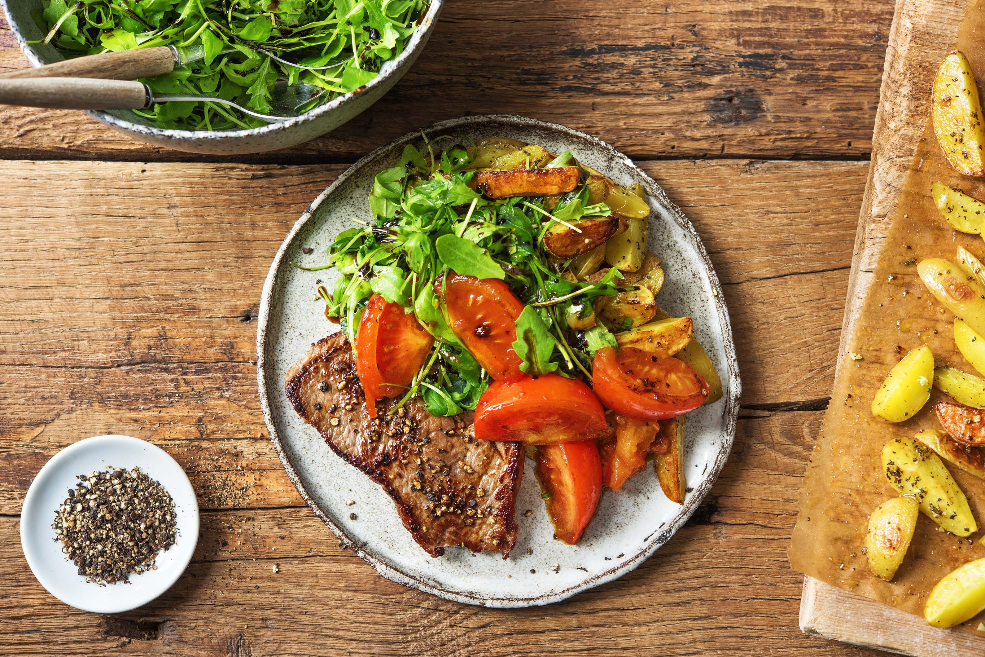 Rindersteak mit geschmorten Tomaten